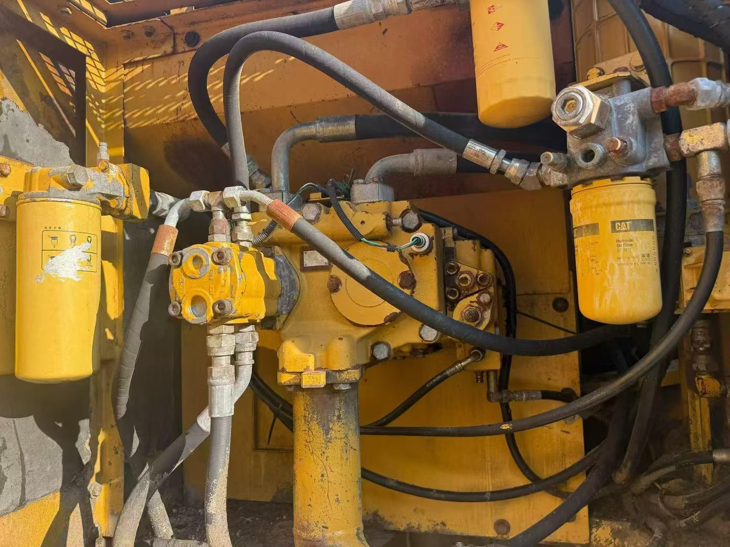 شراء حفارة Caterpillar 325CL مستعملة / 6