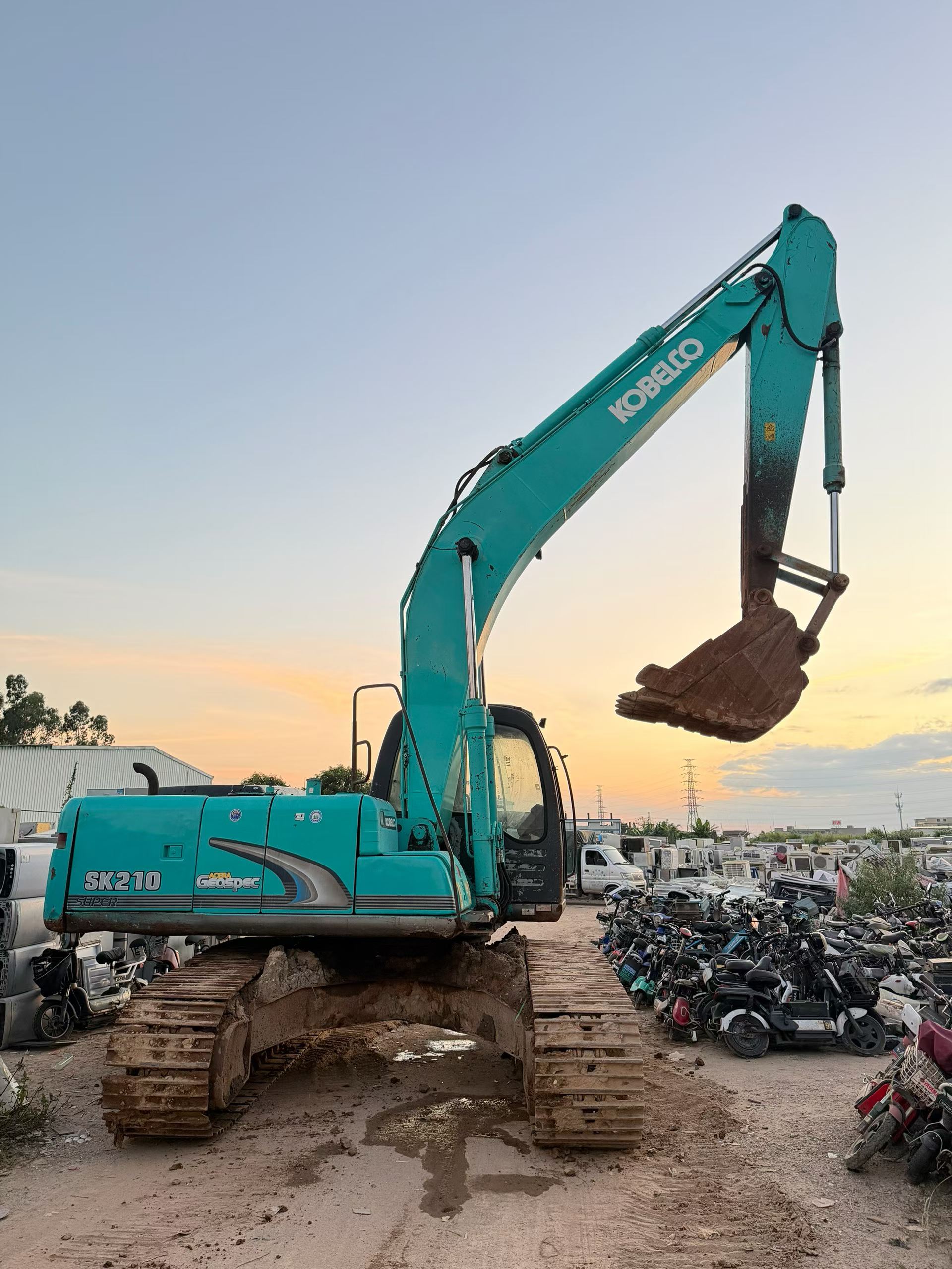 Купить Kobelco SK210-6E Подержанный Экскаватор