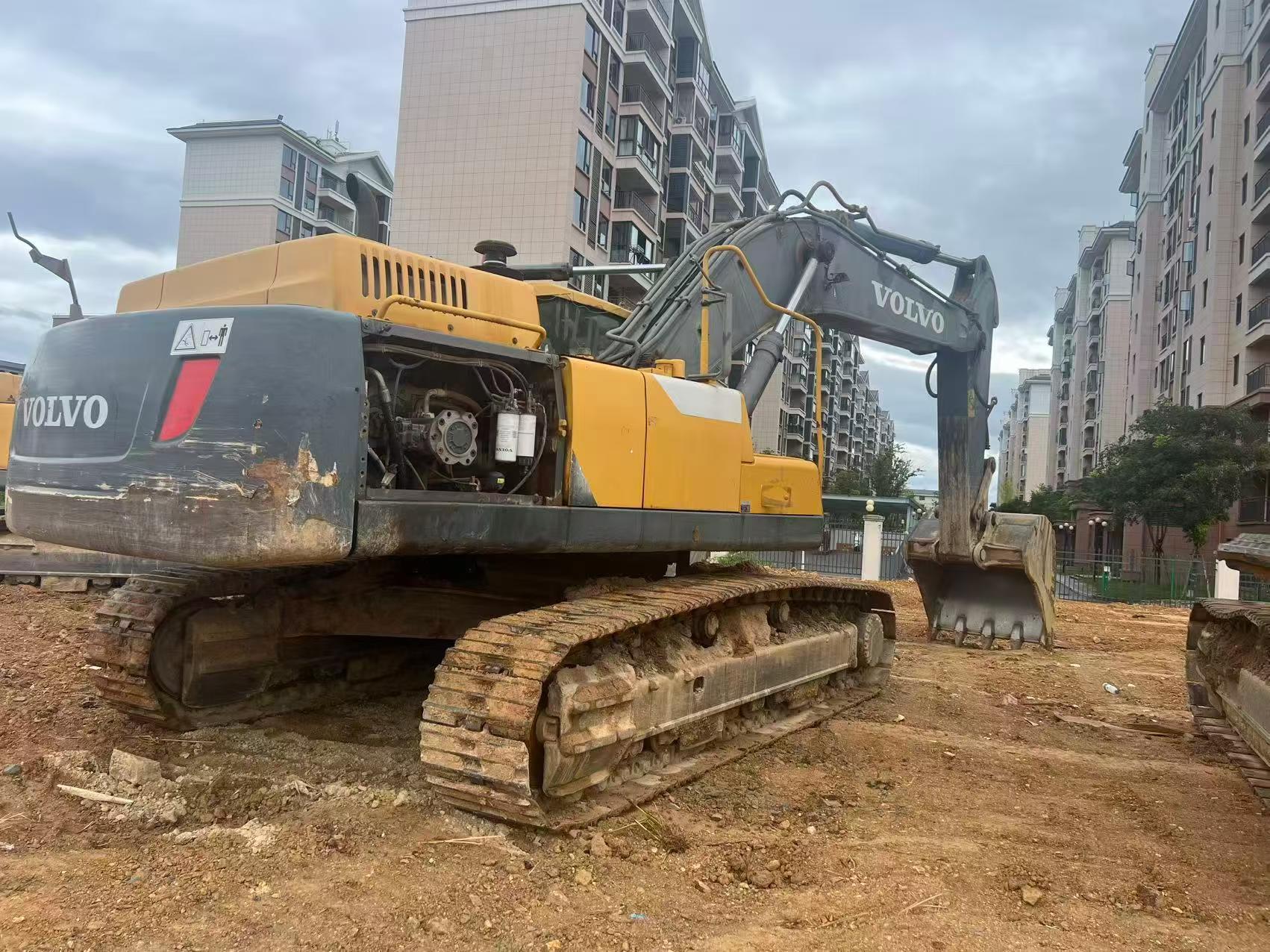 شراء حفارة Volvo EC380D مستعملة / 6