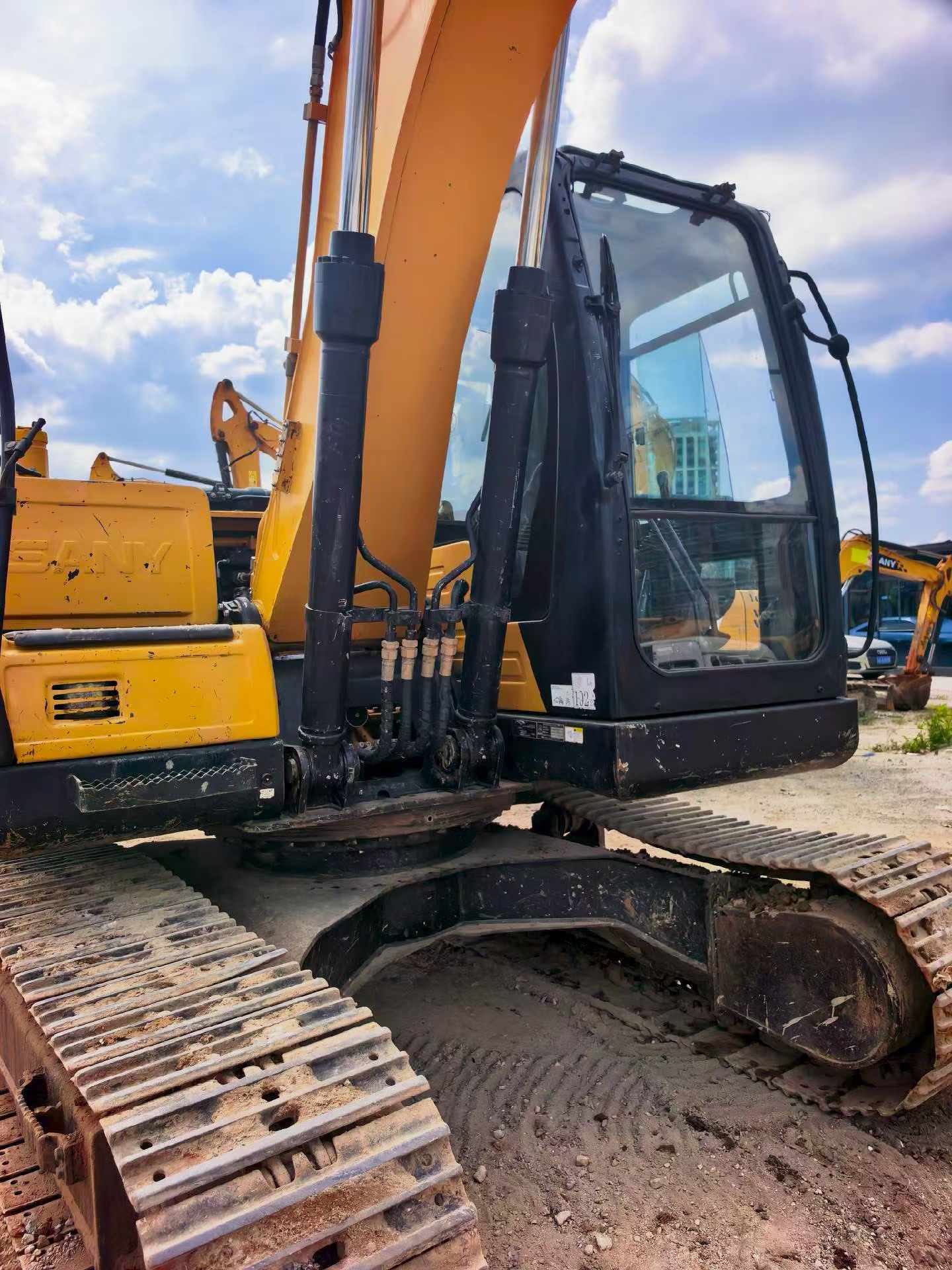 Compre Escavadeira Sany SY125C Usada / 4 Compre Escavadeira Sany SY125C Usada / 4