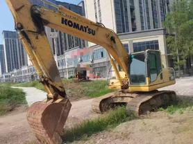 Compre Escavadeira Komatsu PC200 Usada / 2 Compre Escavadeira Komatsu PC200 Usada / 2