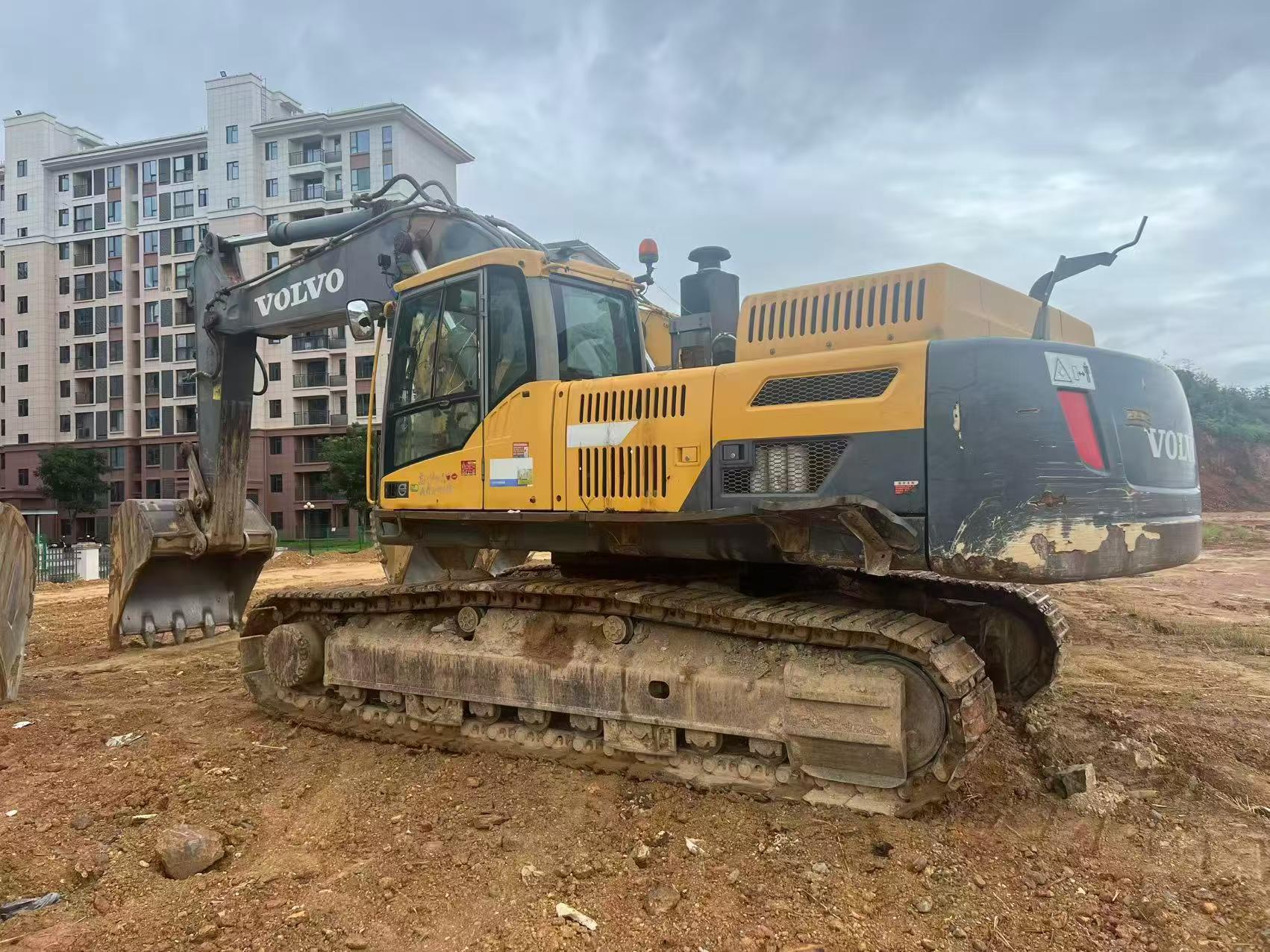 شراء حفارة Volvo EC380D مستعملة / 5
