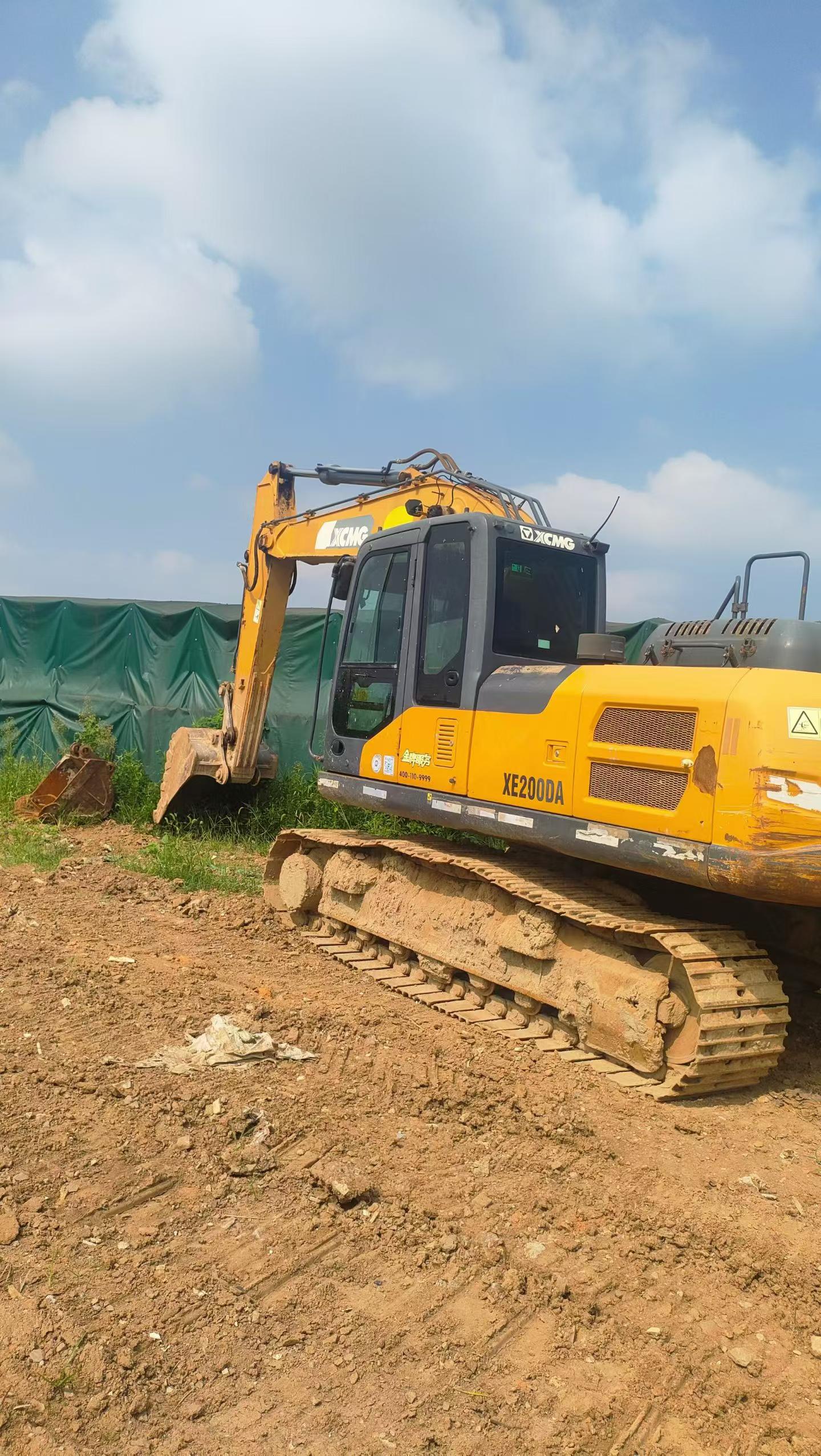 Compre Escavadeira XCMG XE200 Usada / 8