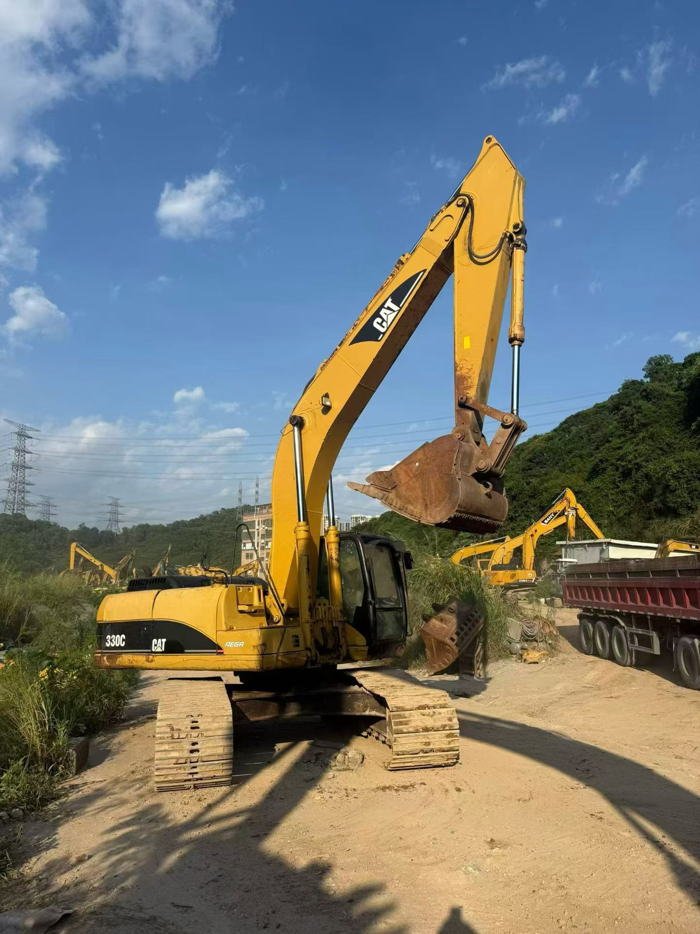 شراء حفارة Caterpillar 325CL مستعملة / 2