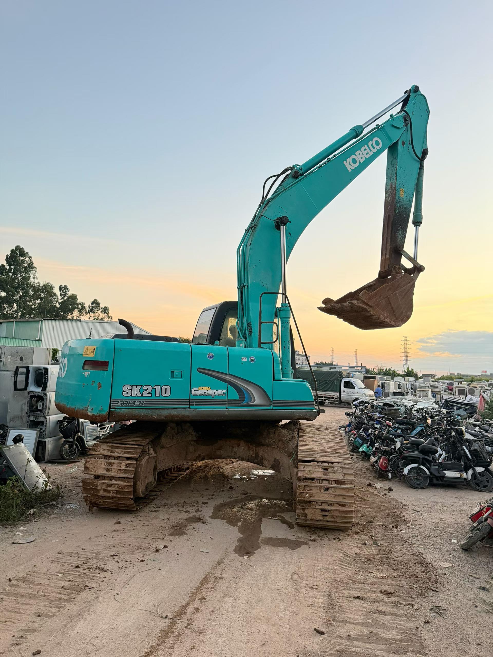 شراء حفارة Kobelco SK210-6E مستعملة / 3