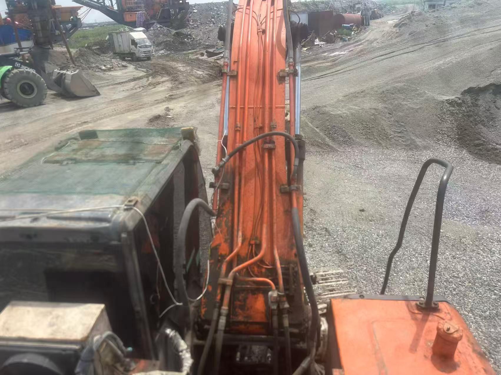شراء حفارة Hitachi EX240-3 مستعملة / 9