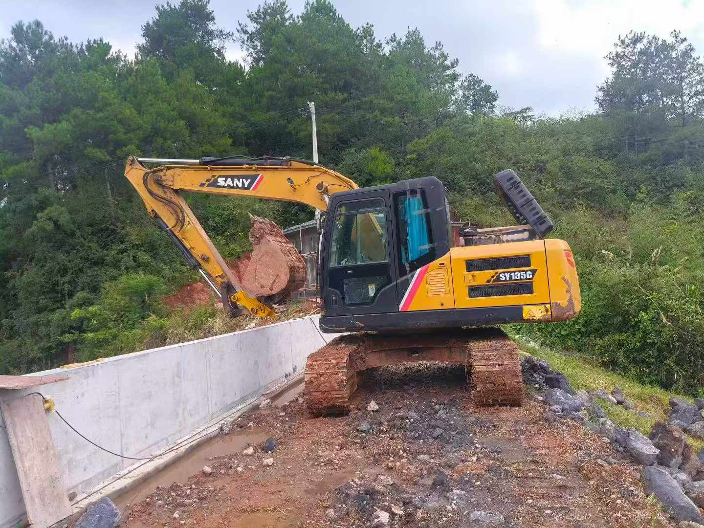 Buy Sany SY135-8S Used Excavator / 2