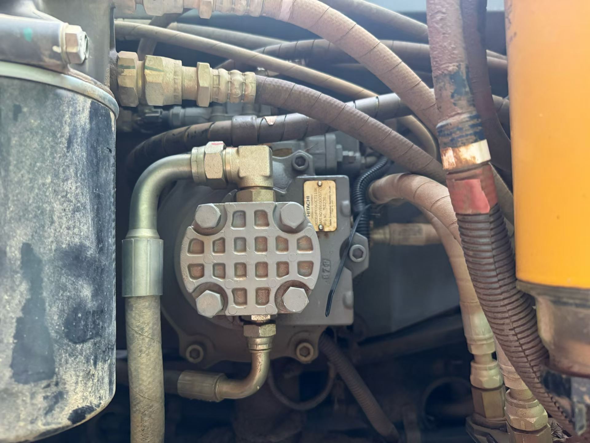 شراء حفارة Hitachi EX130 مستعملة / 4