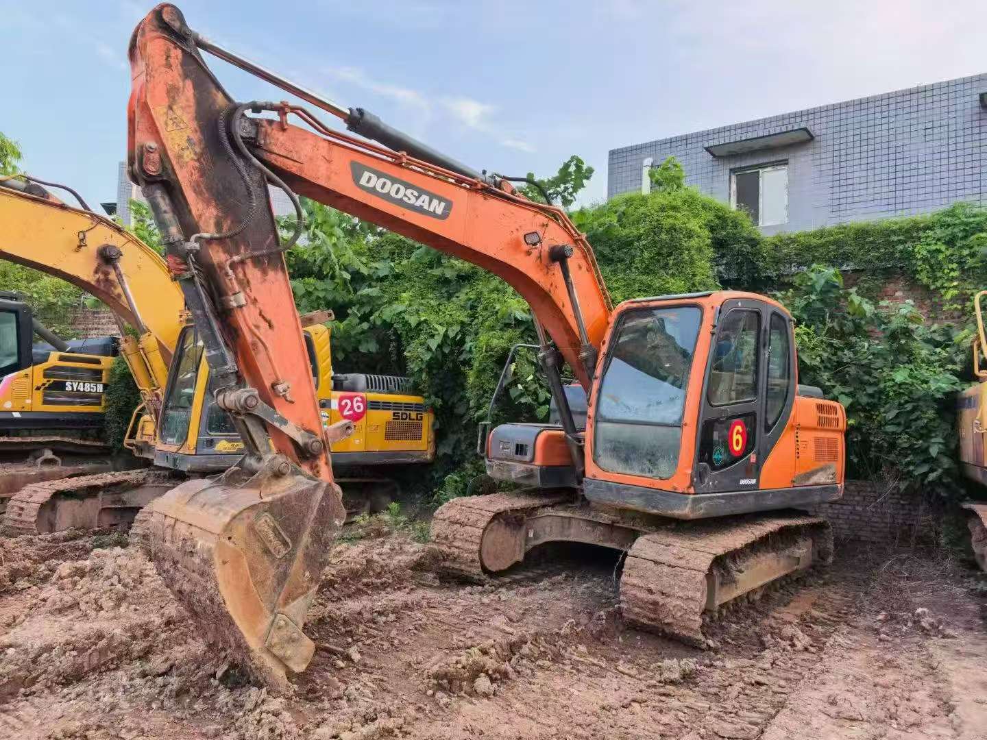 Compre Escavadeira Doosan DX130-9C Usada / 2 Compre Escavadeira Doosan DX130-9C Usada / 2