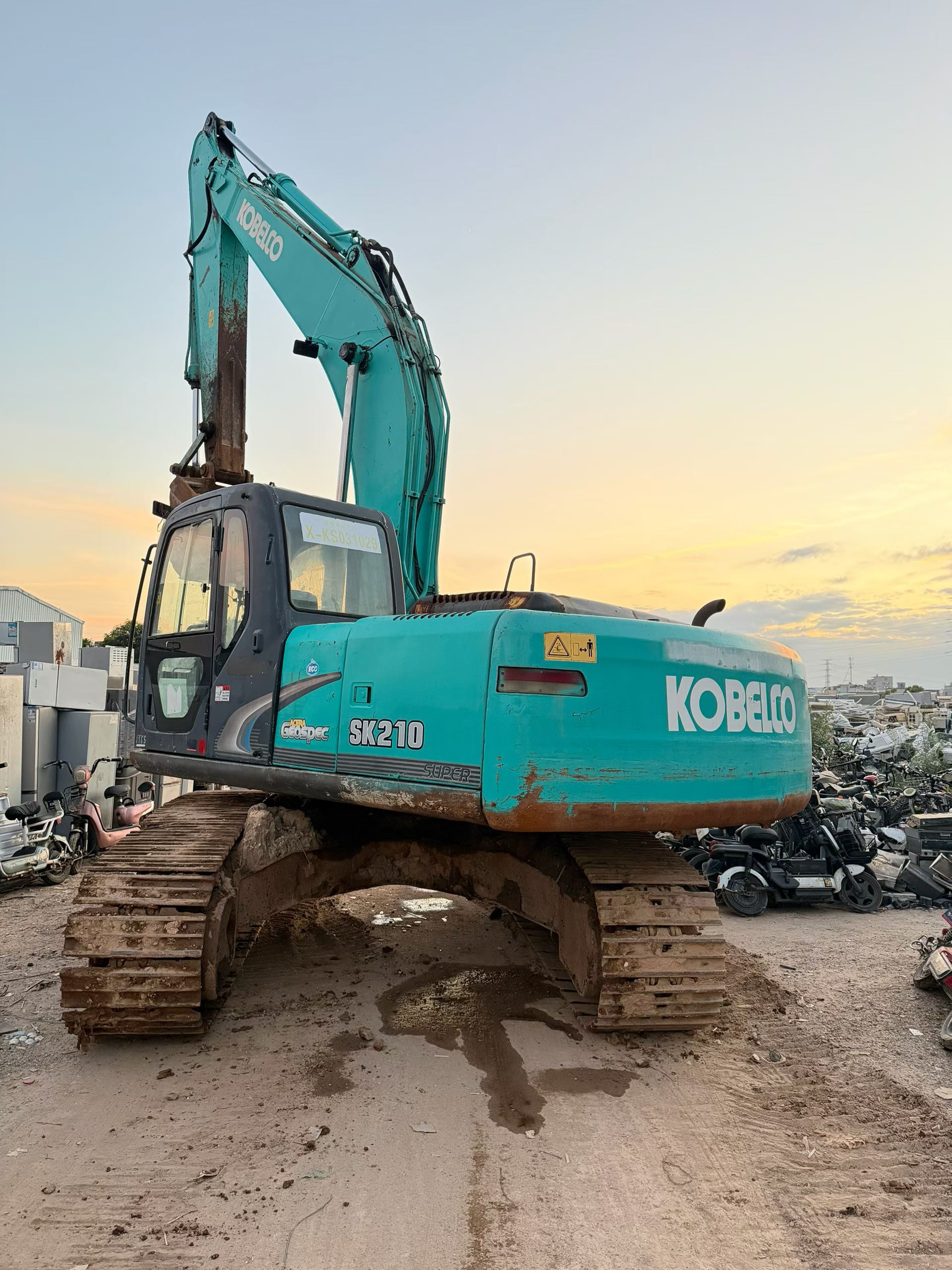 شراء حفارة Kobelco SK210-6 مستعملة / 2