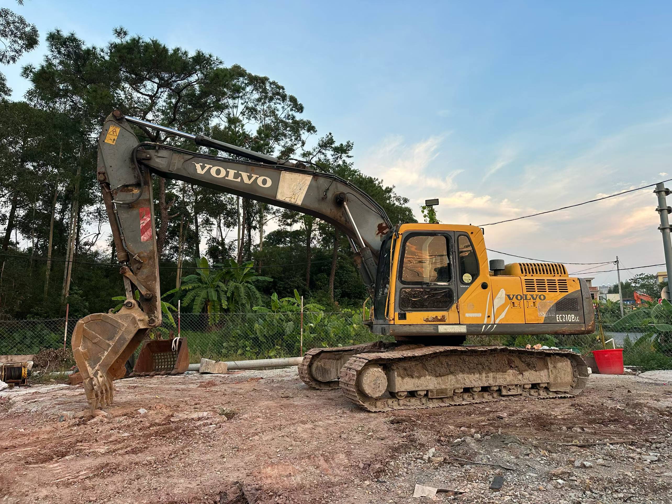 Comprar Volvo EC210B Usado Escavadeira