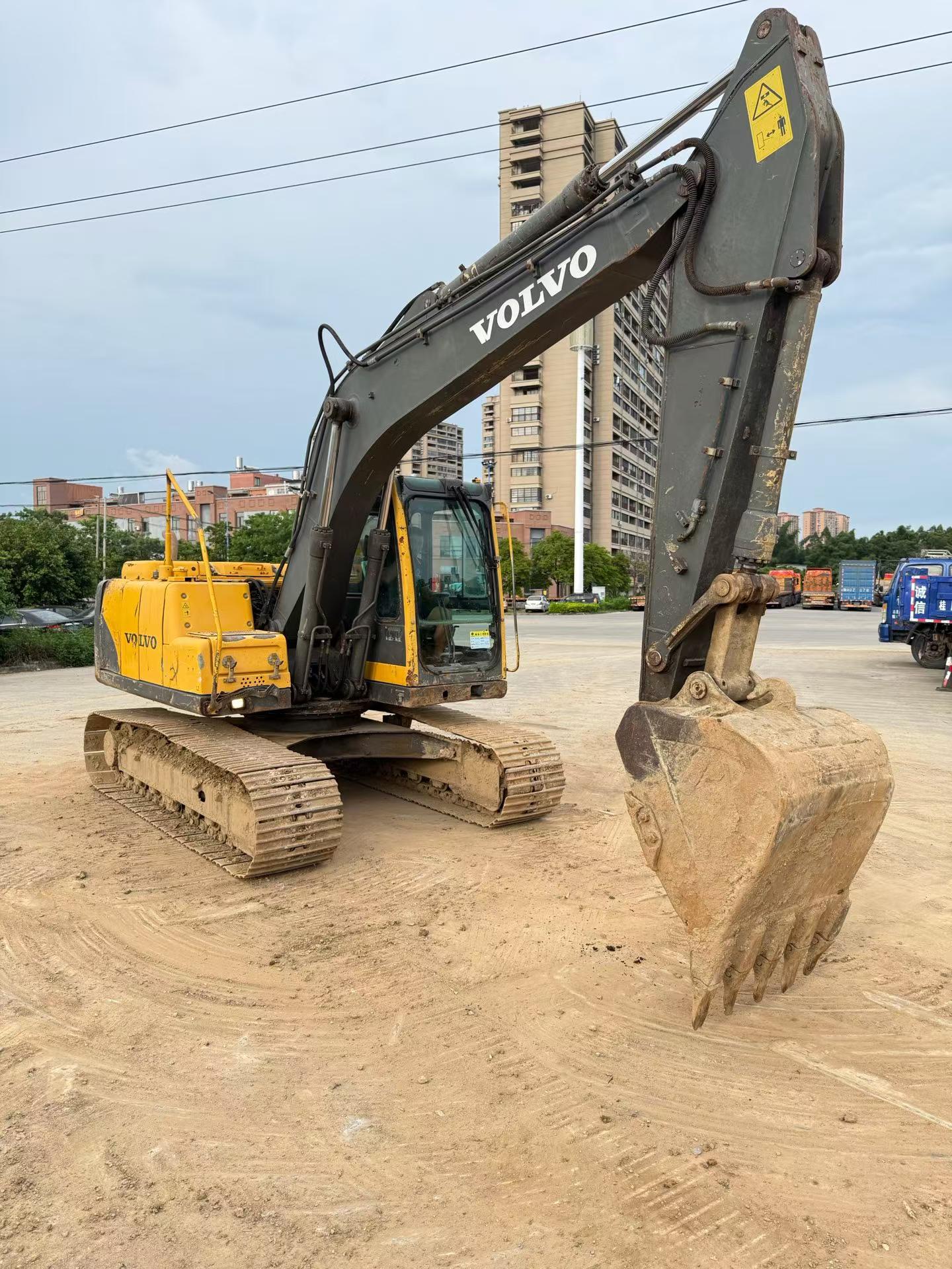 Buy Volvo EC140 Used Excavator / 3