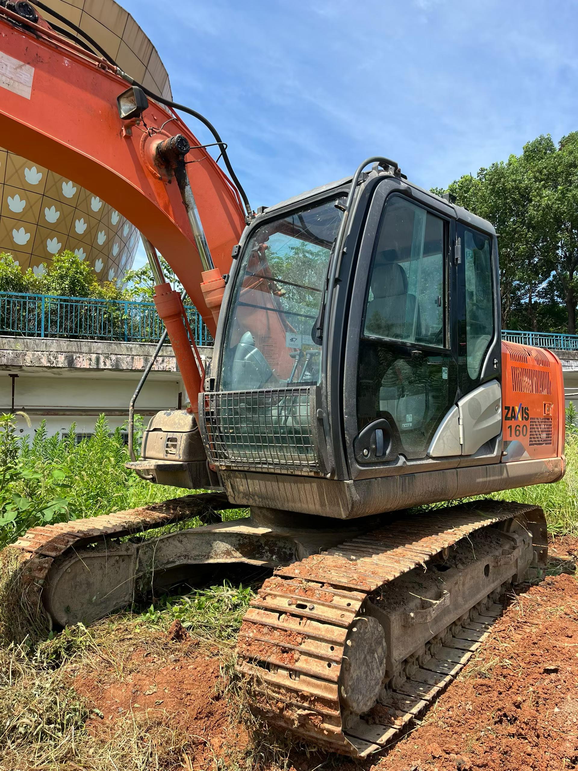 Buy Hitachi EX130 Used Excavator / 2