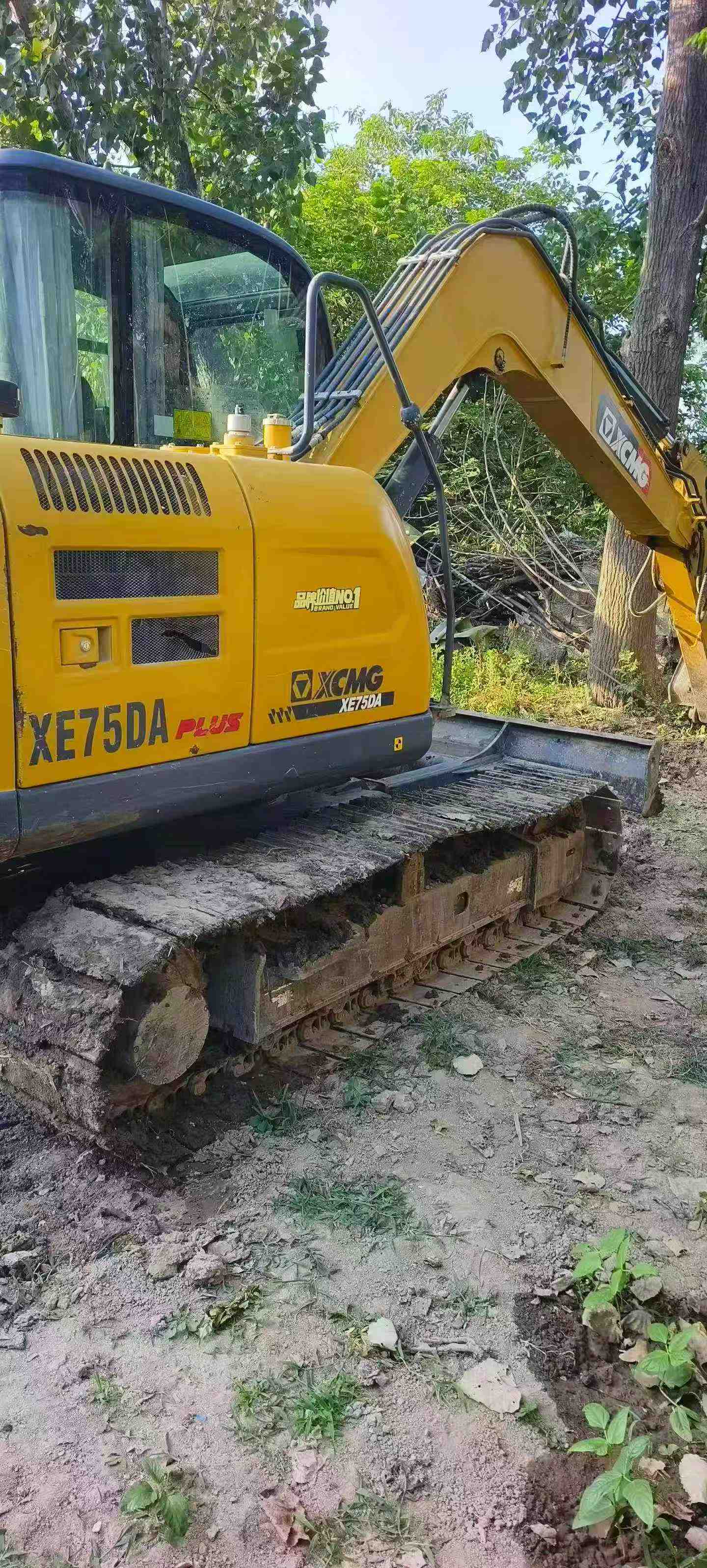 شراء حفارة XCMG XE75C مستعملة / 3