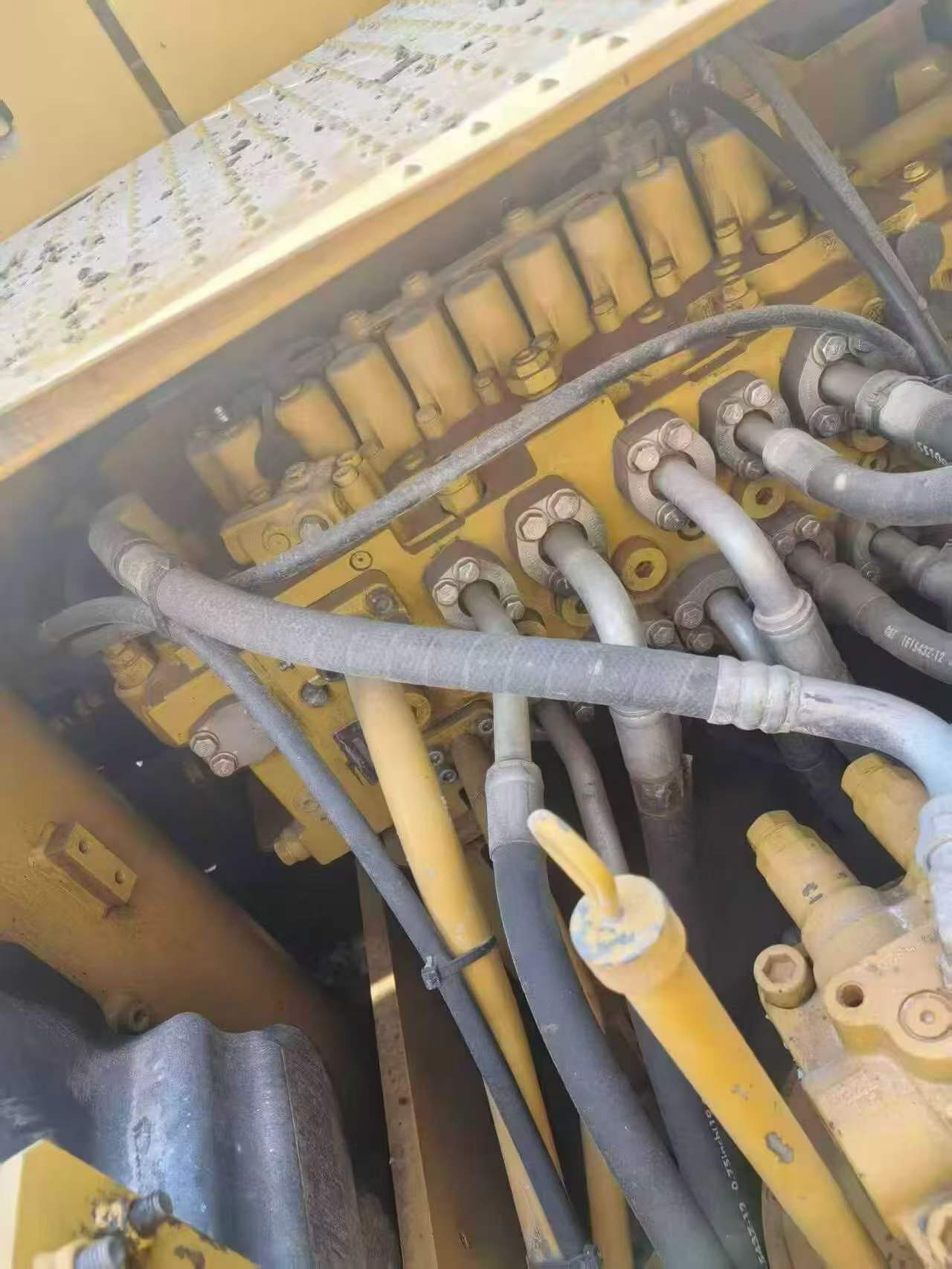شراء حفارة Caterpillar 323 مستعملة / 4