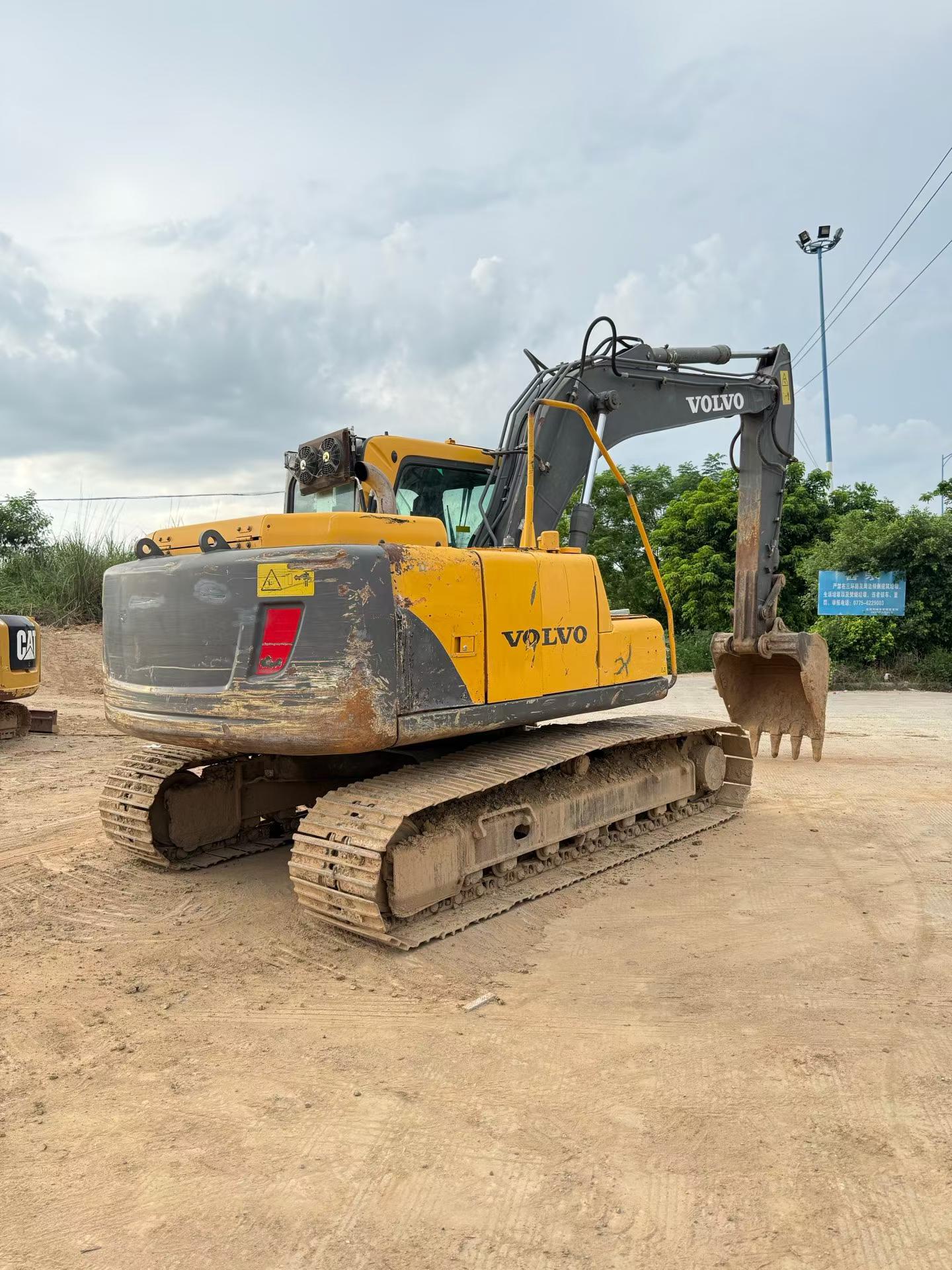 Buy Volvo EC140 Used Excavator / 2