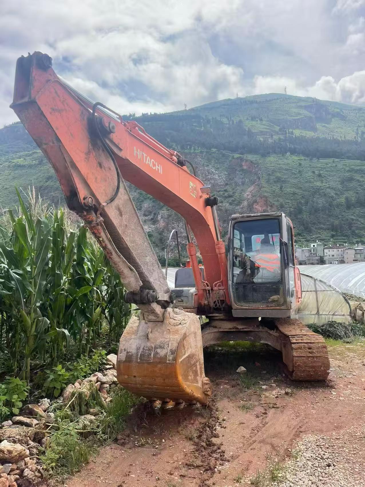 Buy Hitachi EX130H-5 Used Excavator / 3