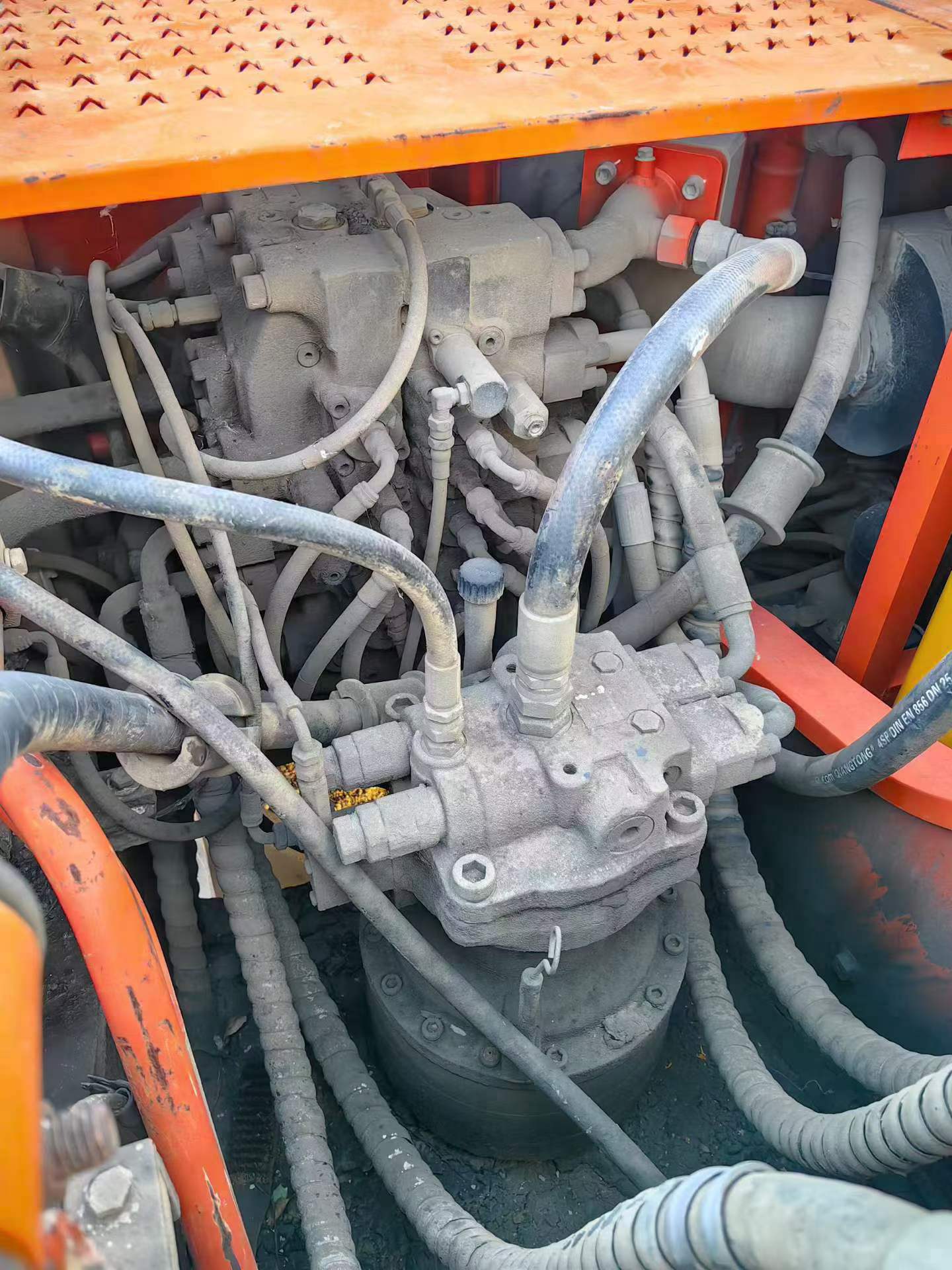 Compre Escavadeira Doosan DH225-9 Usada / 8 Compre Escavadeira Doosan DH225-9 Usada / 8