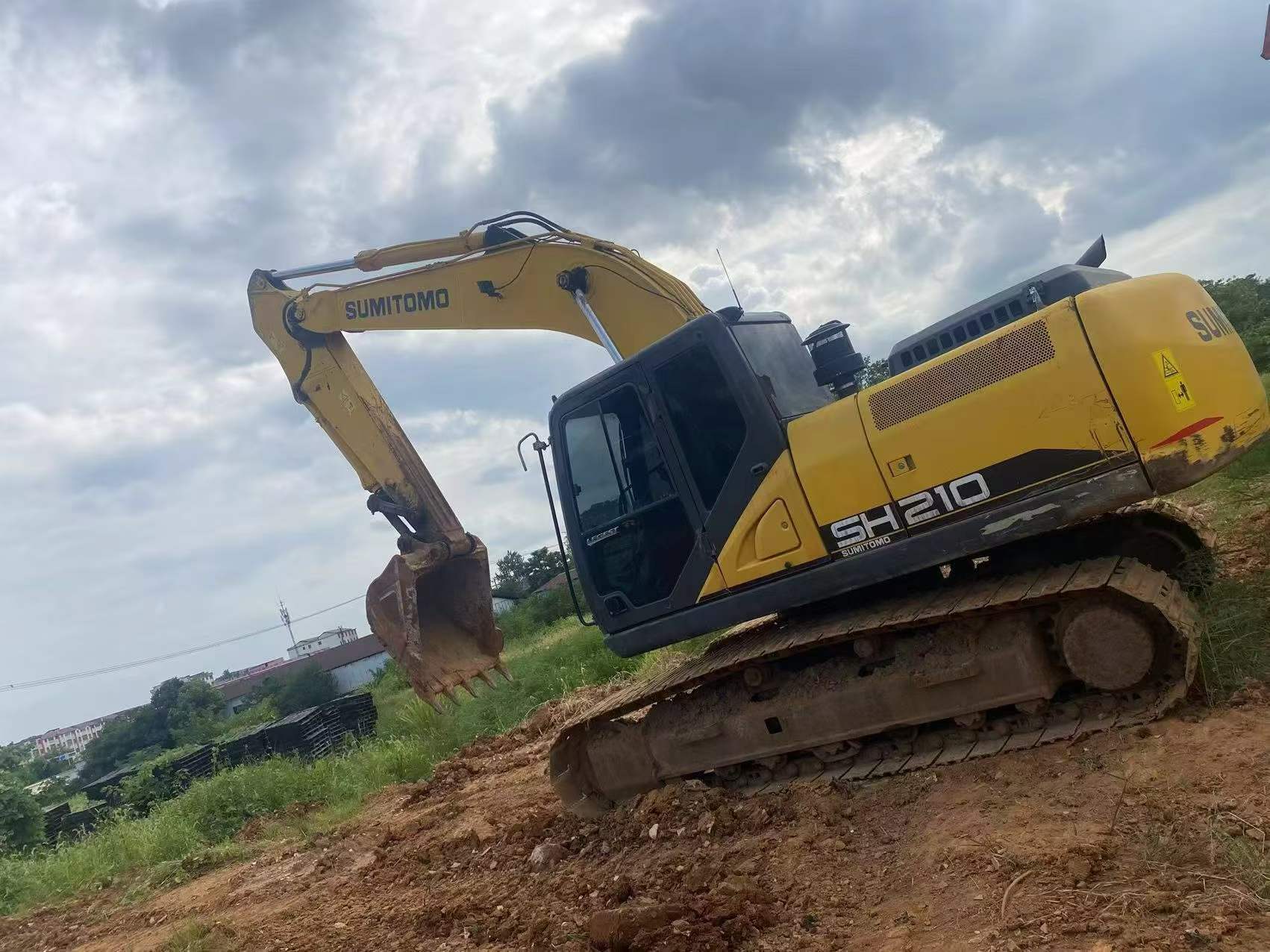 Compre Excavadora Sumitomo SH210-6 Usada / 2