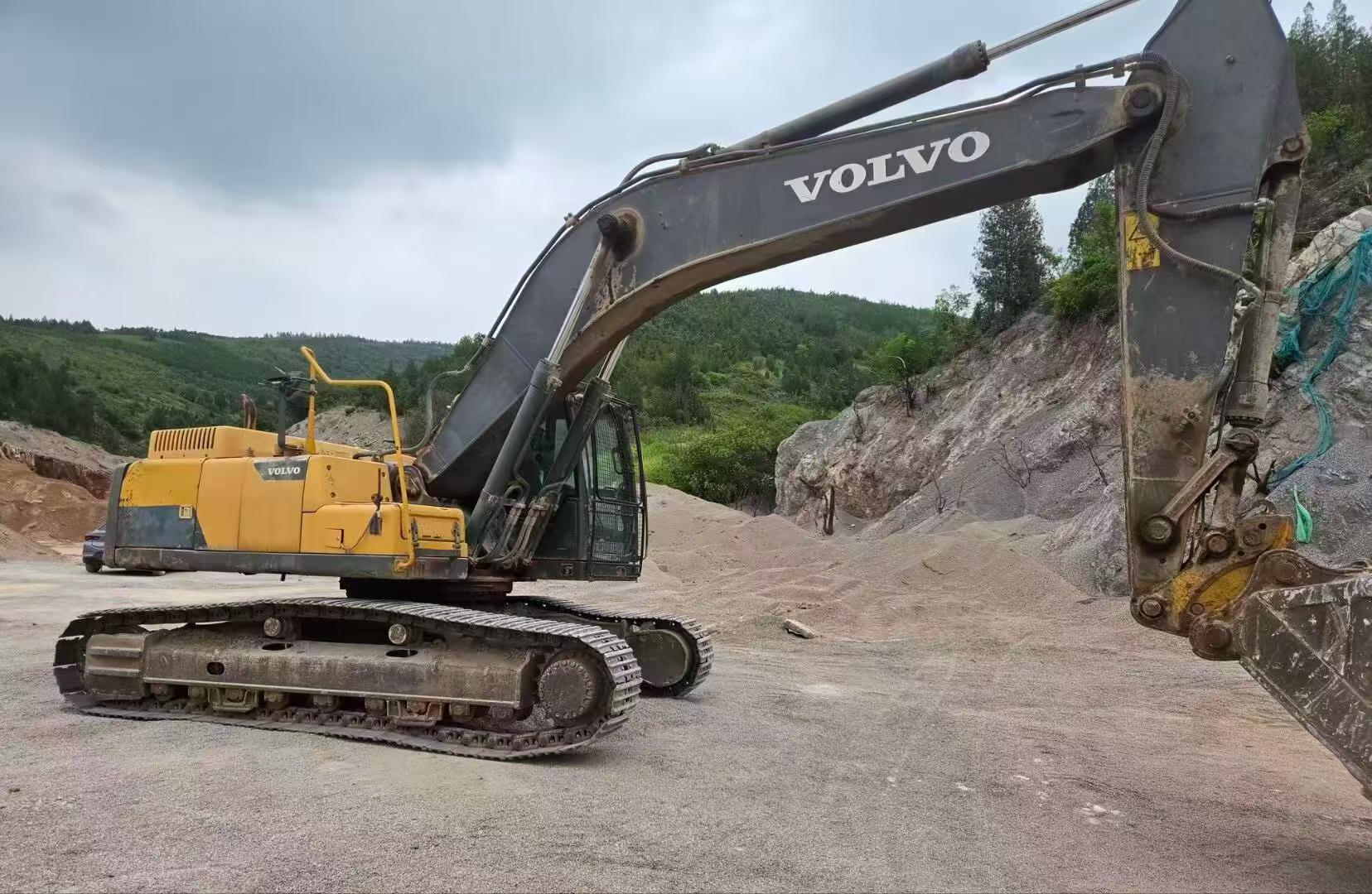 Купить Подержанный Экскаватор Volvo EC300D / 3