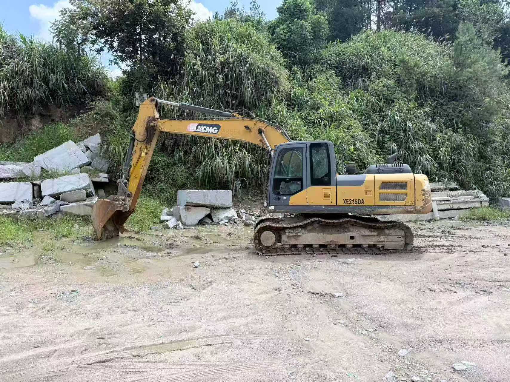 Buy XCMG XE205DA Used Excavator