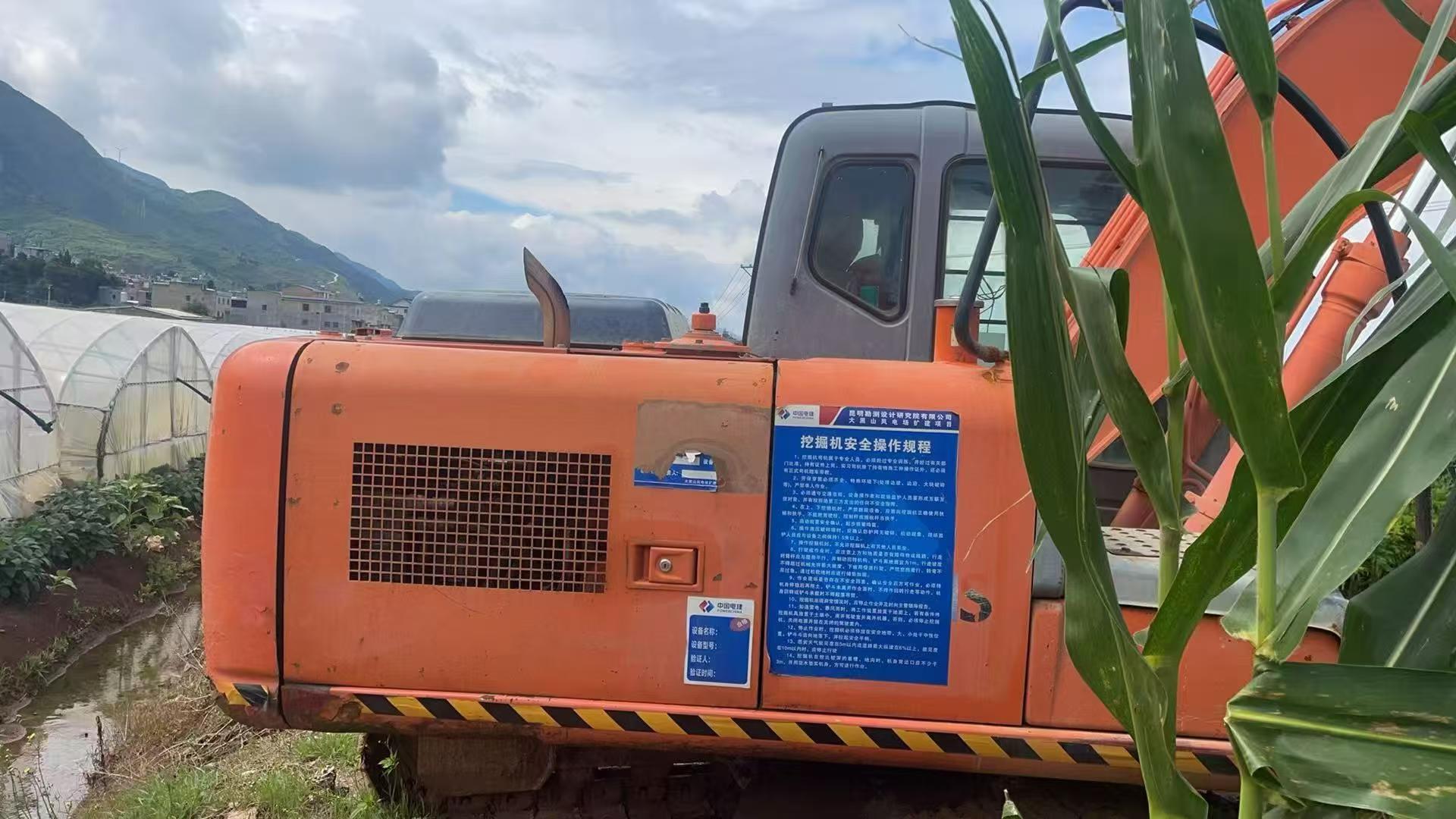 Buy Hitachi EX130H-5 Used Excavator / 2