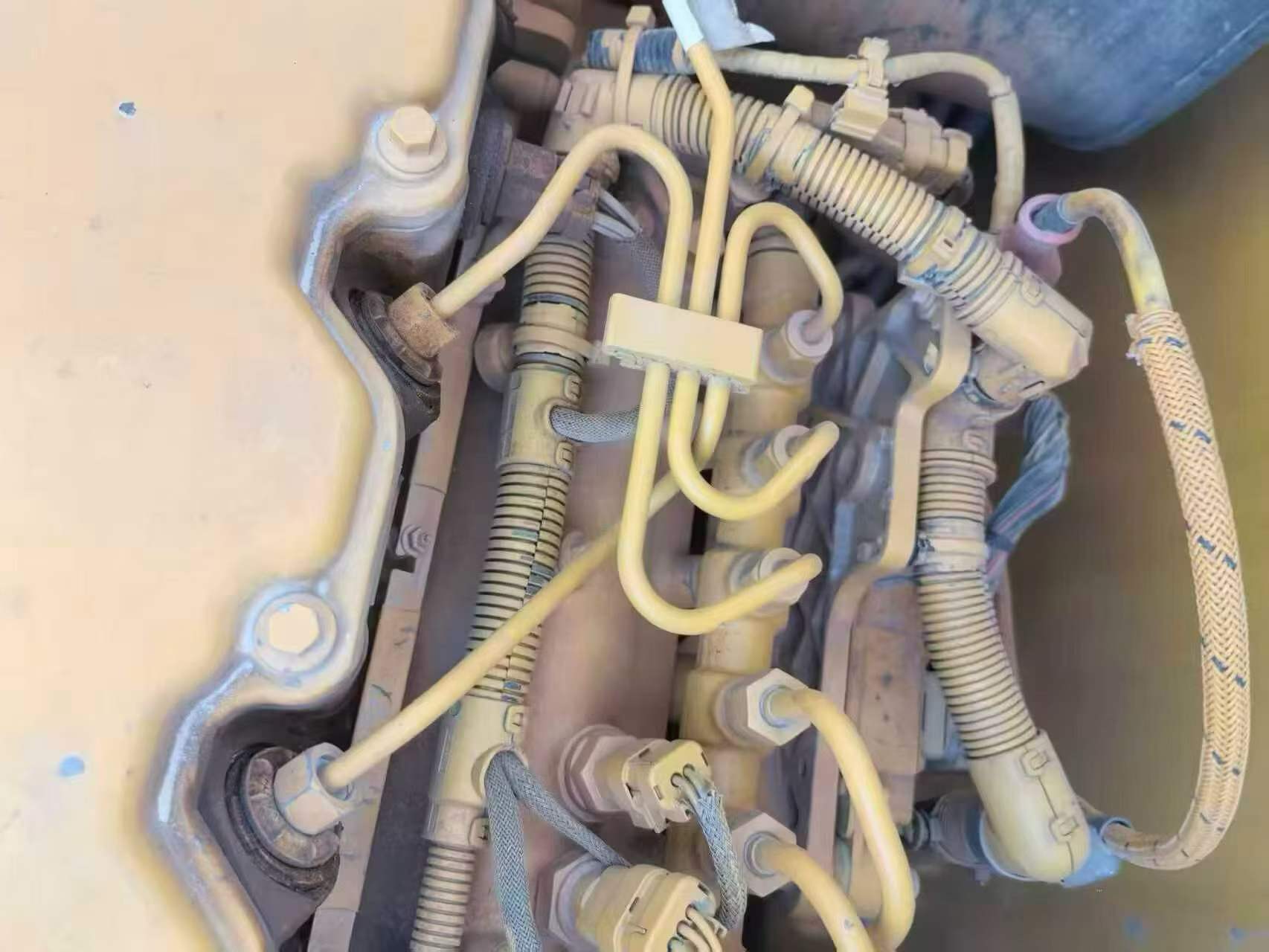 شراء حفارة Caterpillar 323 مستعملة / 3