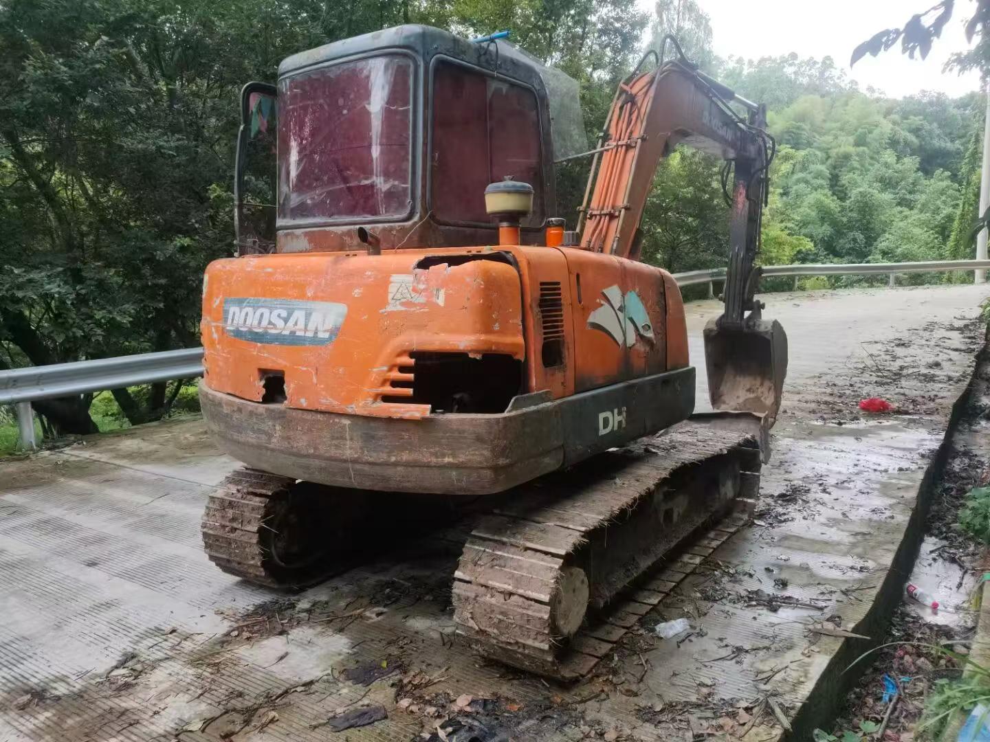 Compre Excavadora Doosan DH55 Usada / 2 Compre Excavadora Doosan DH55 Usada / 2