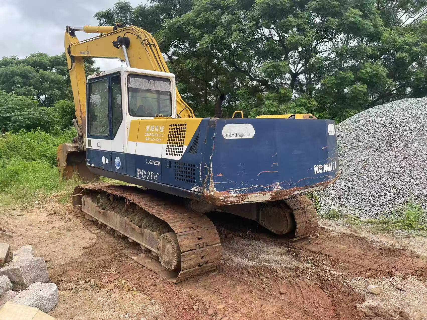 Compre Excavadora Komatsu PC200-5 Usada / 3 Compre Excavadora Komatsu PC200-5 Usada / 3