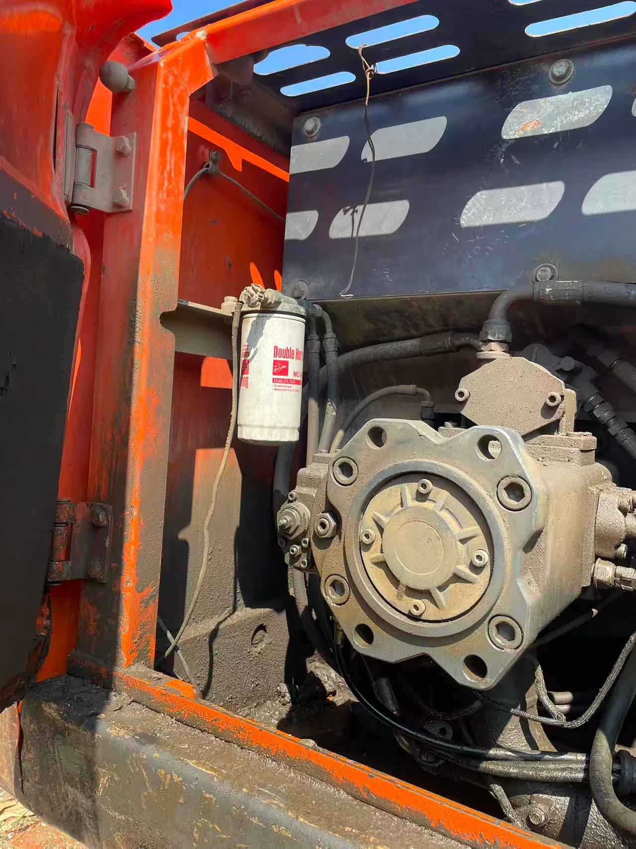 Compre Escavadeira Doosan DH215-7 Usada / 3 Compre Escavadeira Doosan DH215-7 Usada / 3