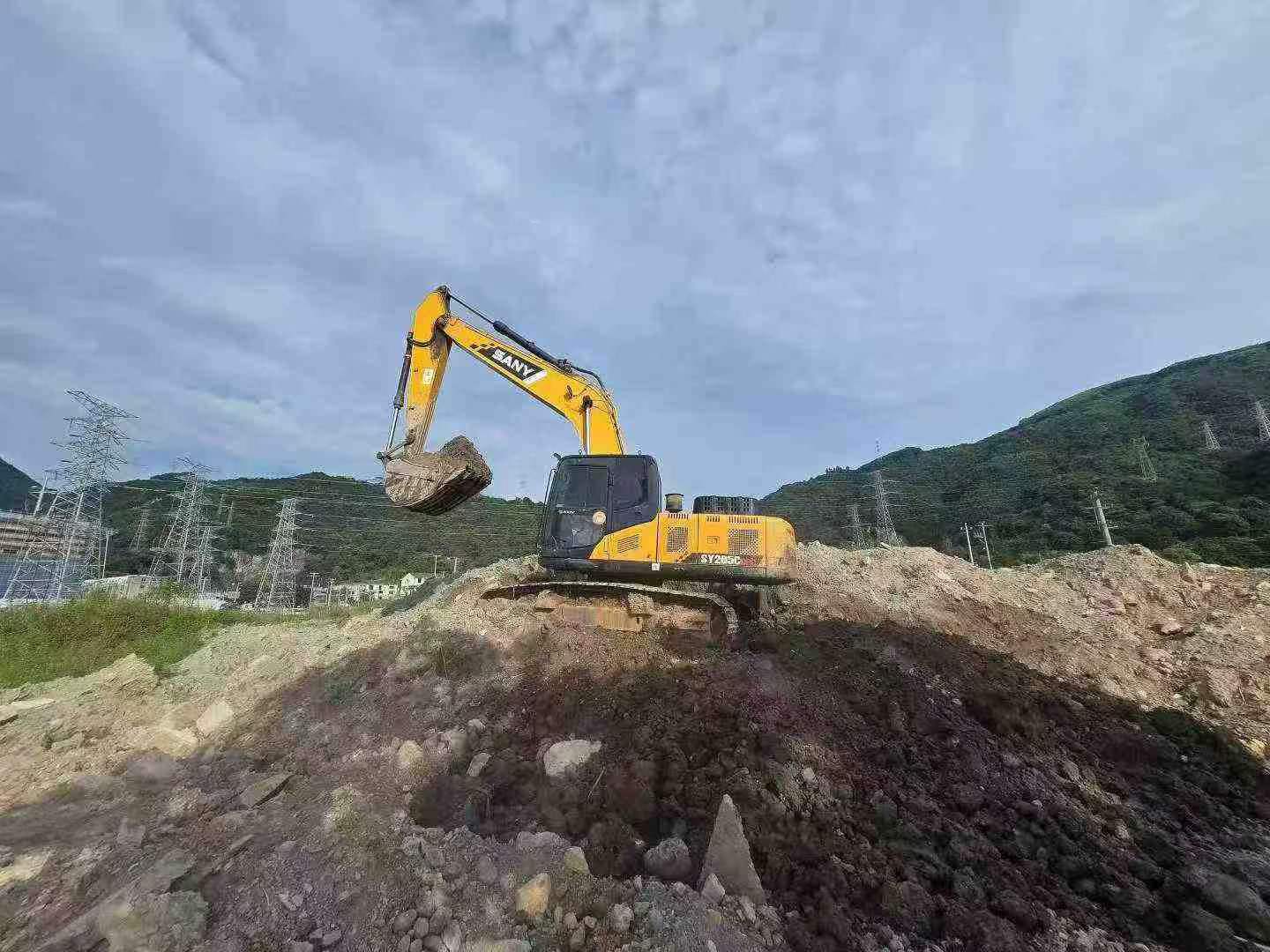 Buy Sany SY205C Used Excavator / 2 Buy Sany SY205C Used Excavator / 2