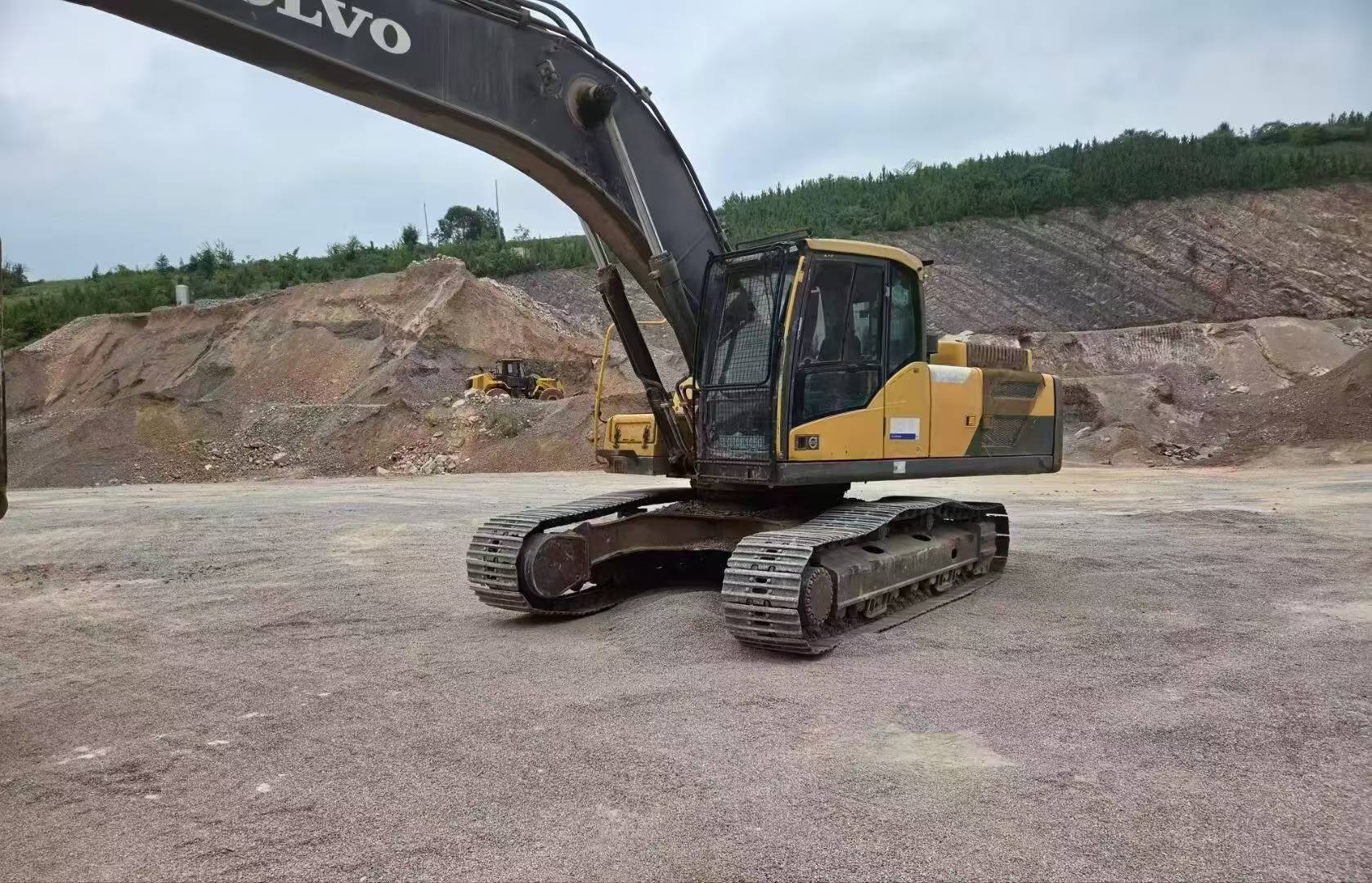 Купить Подержанный Экскаватор Volvo EC300D / 5