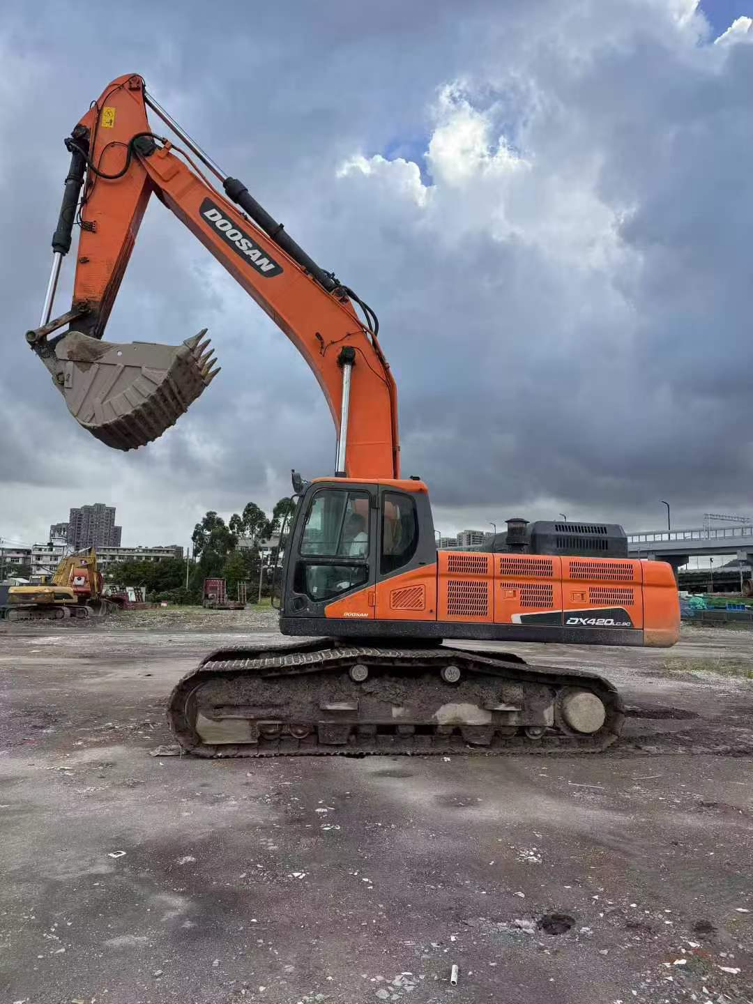 Compre Escavadeira Doosan DH420LC-7 Usada / 2
