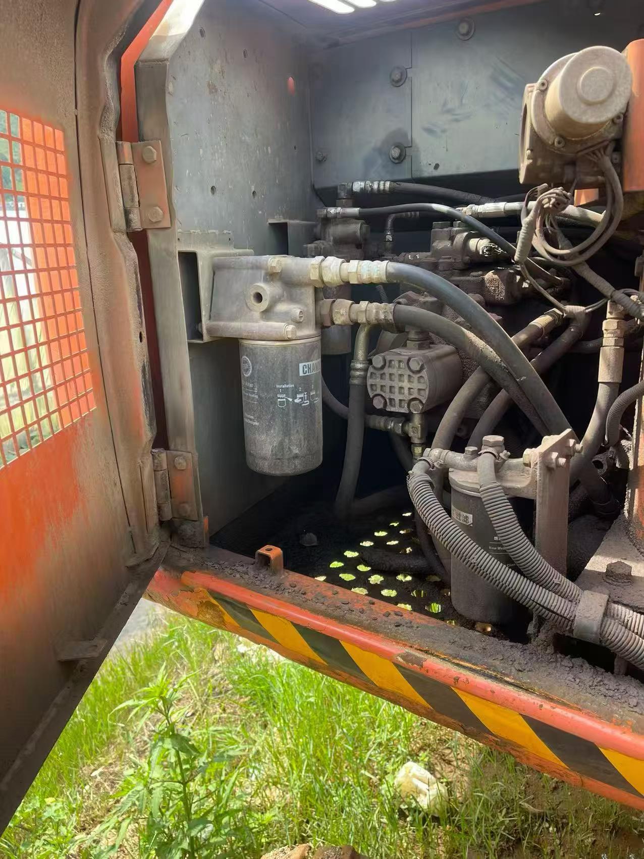 Buy Hitachi EX130H-5 Used Excavator / 4