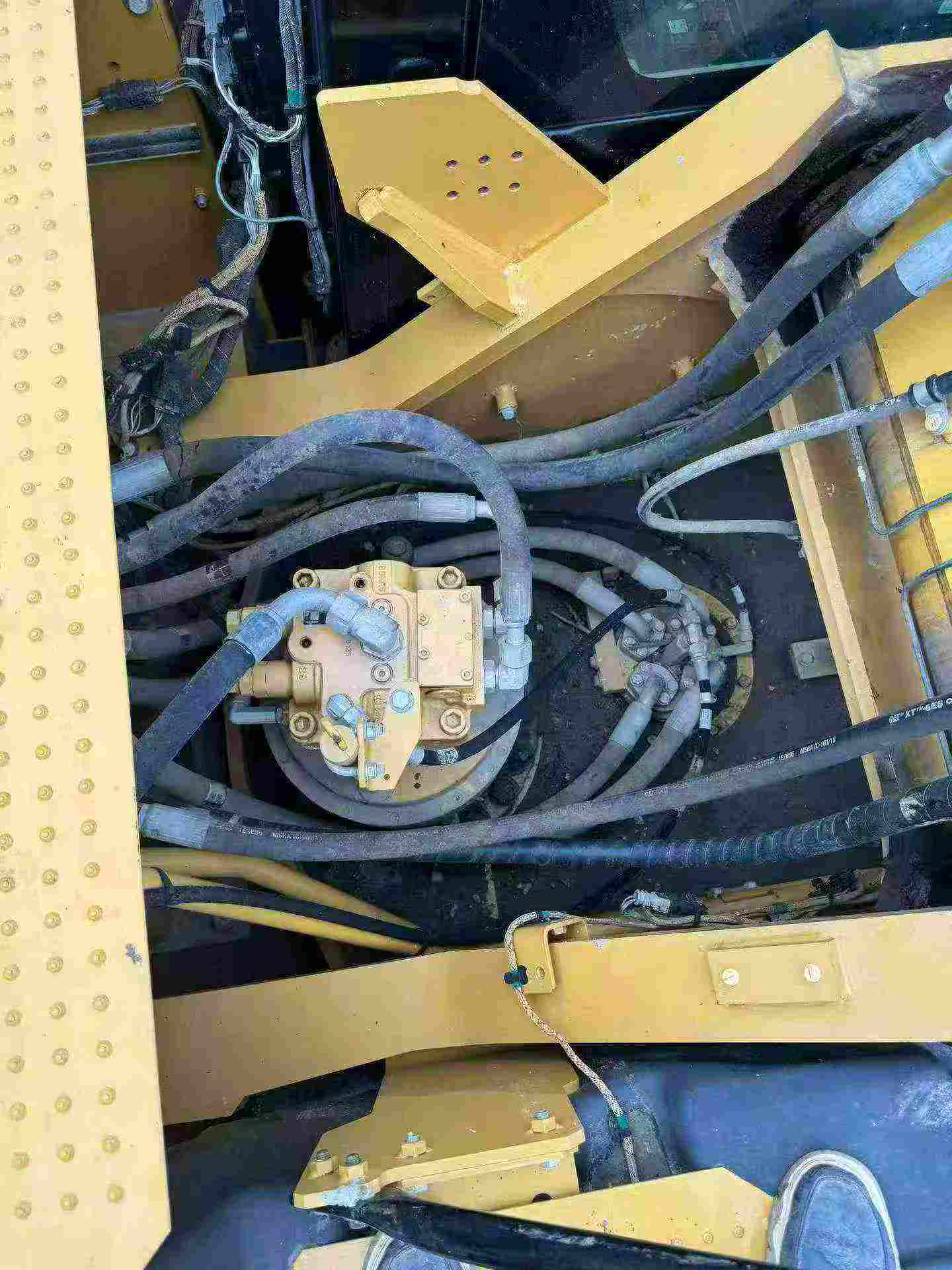 Купить Подержанный Экскаватор Caterpillar CAT333 / 5 Купить Подержанный Экскаватор Caterpillar CAT333 / 5