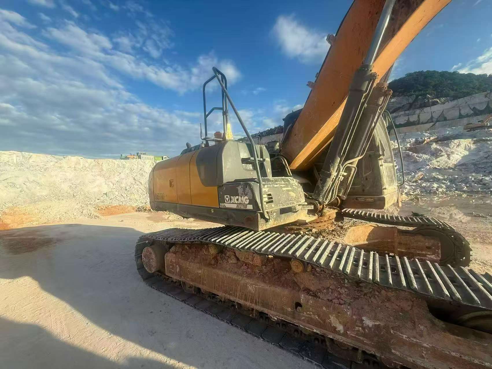 Compre Excavadora XCMG XE305D Usada / 3