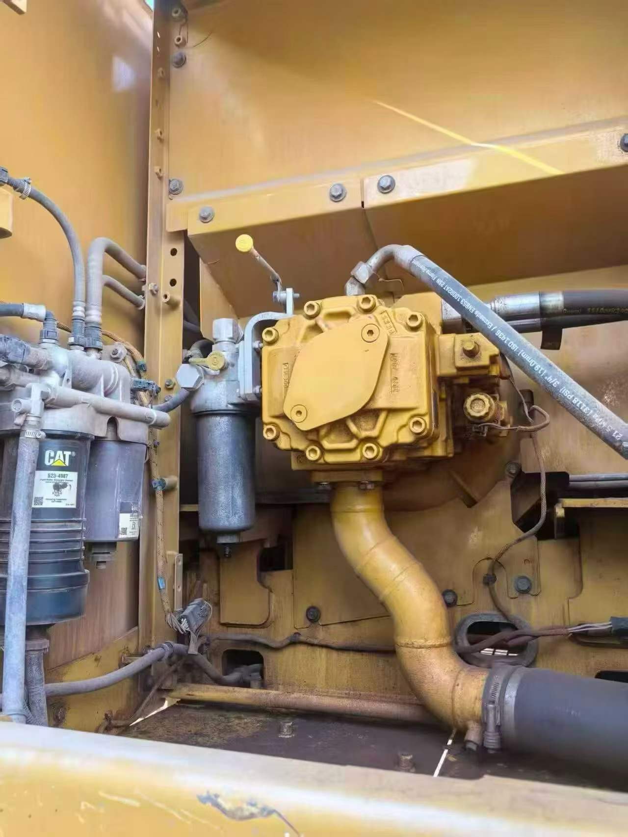 شراء حفارة Caterpillar 323 مستعملة / 6
