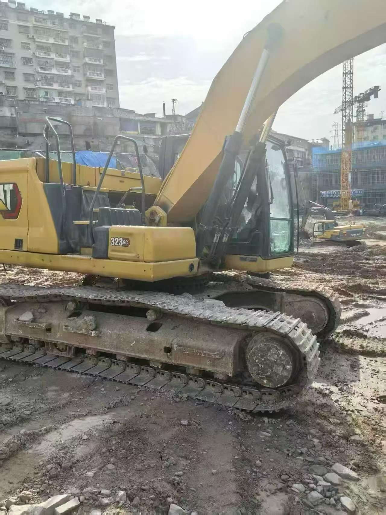 شراء حفارة Caterpillar 323 مستعملة / 5