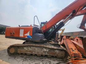 Compre Escavadeira Hitachi ZX240-5A Usada / 2 Compre Escavadeira Hitachi ZX240-5A Usada / 2