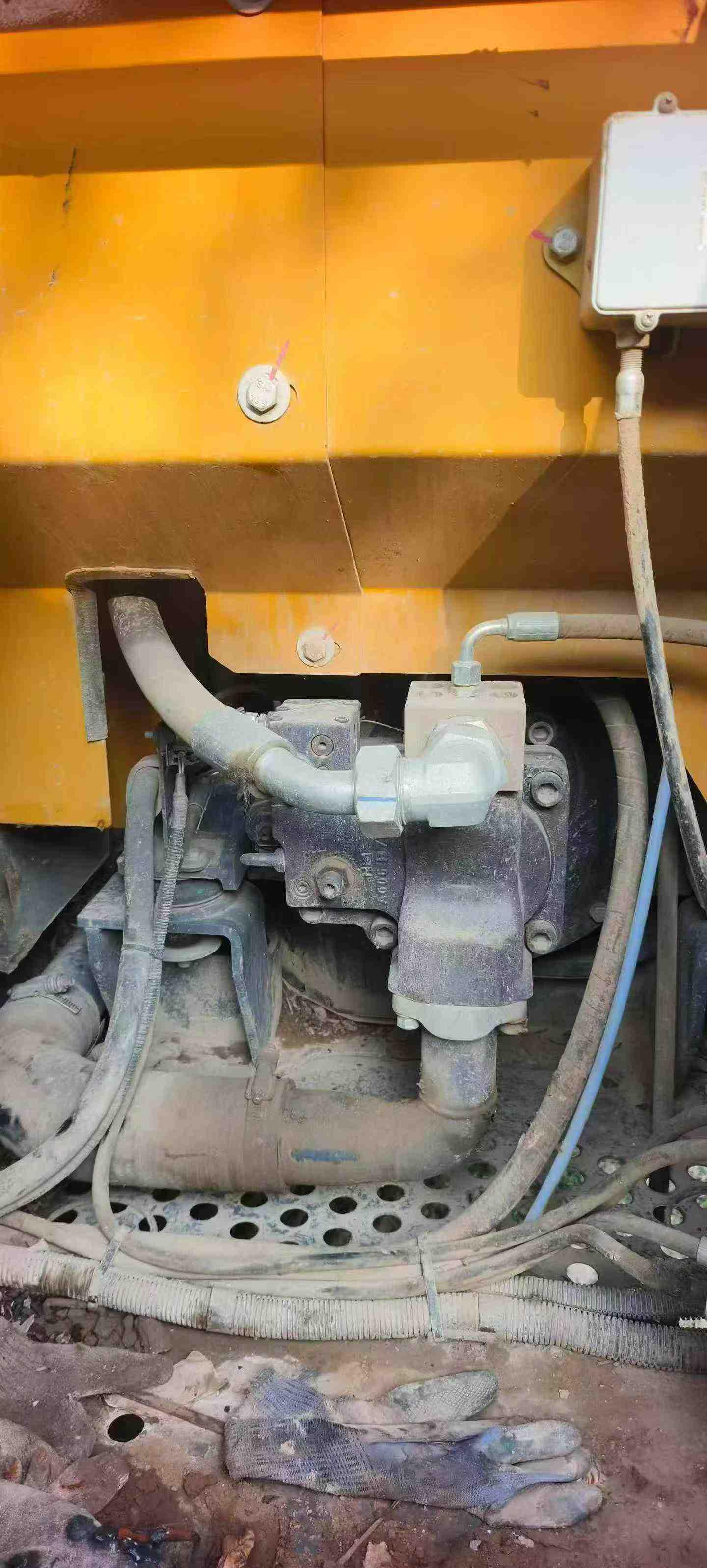 شراء حفارة XCMG XE75C مستعملة / 9