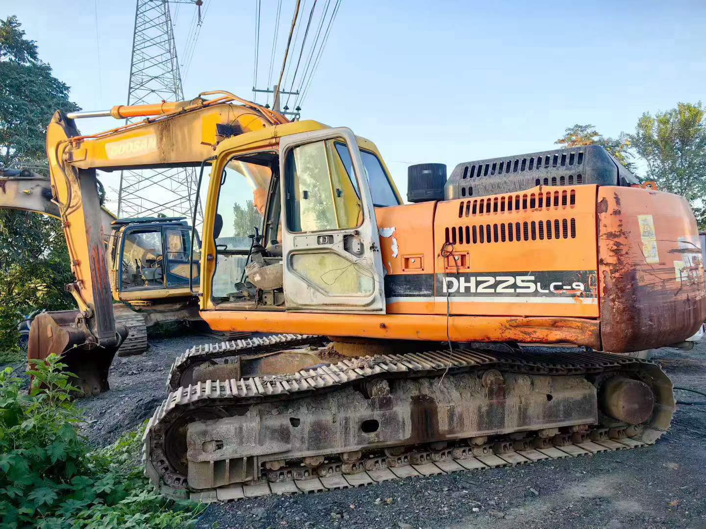 Compre Escavadeira Doosan DH225-9 Usada / 2 Compre Escavadeira Doosan DH225-9 Usada / 2
