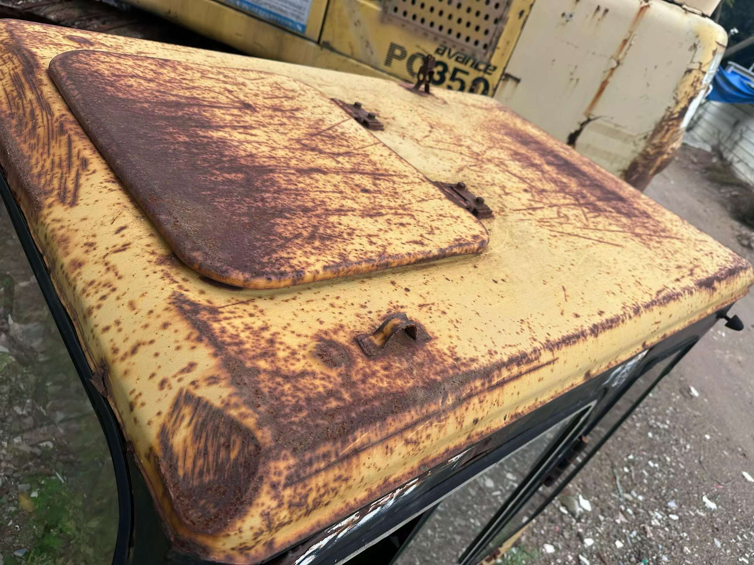 Comprar Caterpillar E120B Usado Escavadeira