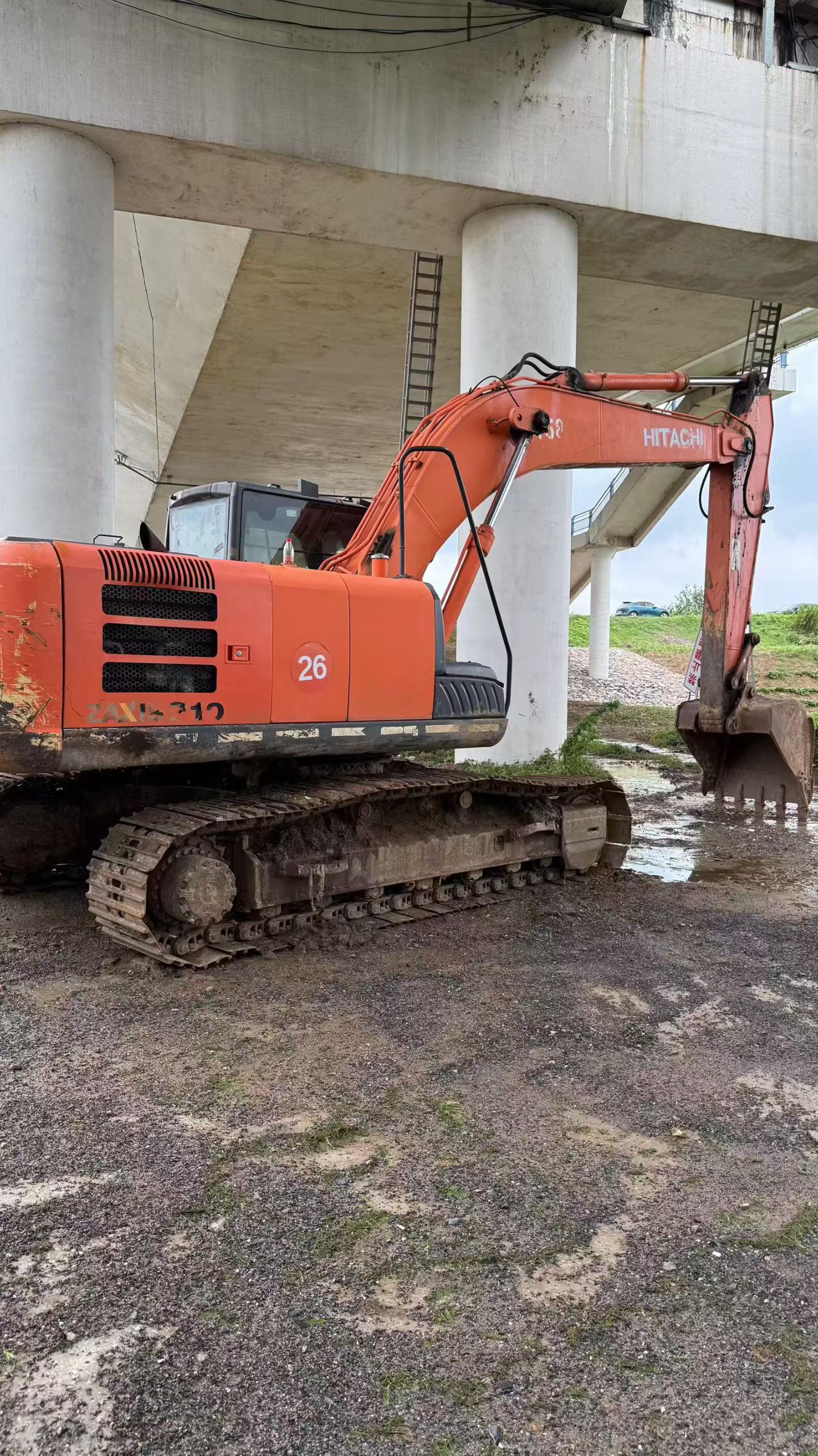 Buy Hitachi ZX200-5G Used Excavator / 2