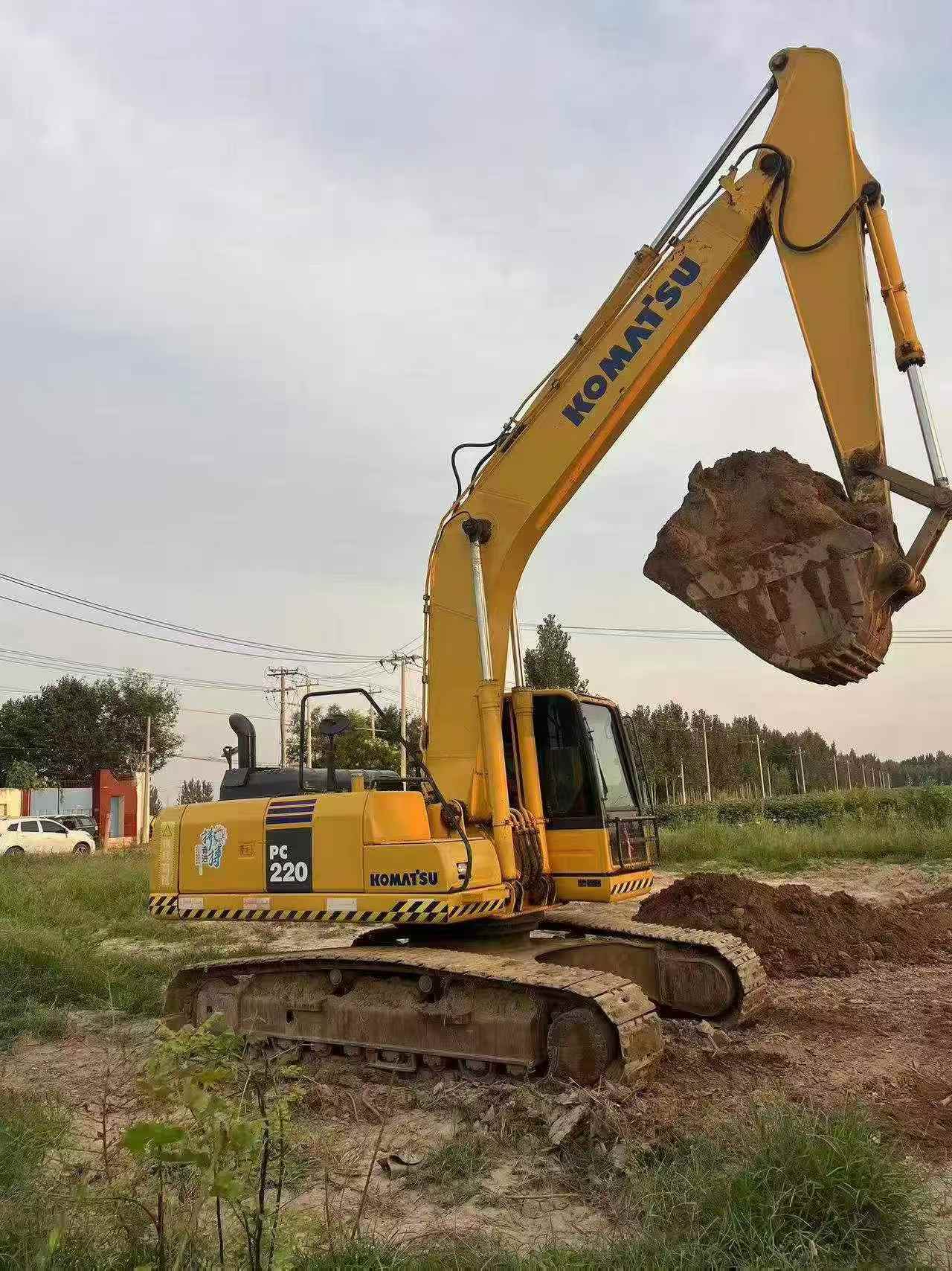 Buy Komatsu PC220-8 Used Excavator / 3 Buy Komatsu PC220-8 Used Excavator / 3