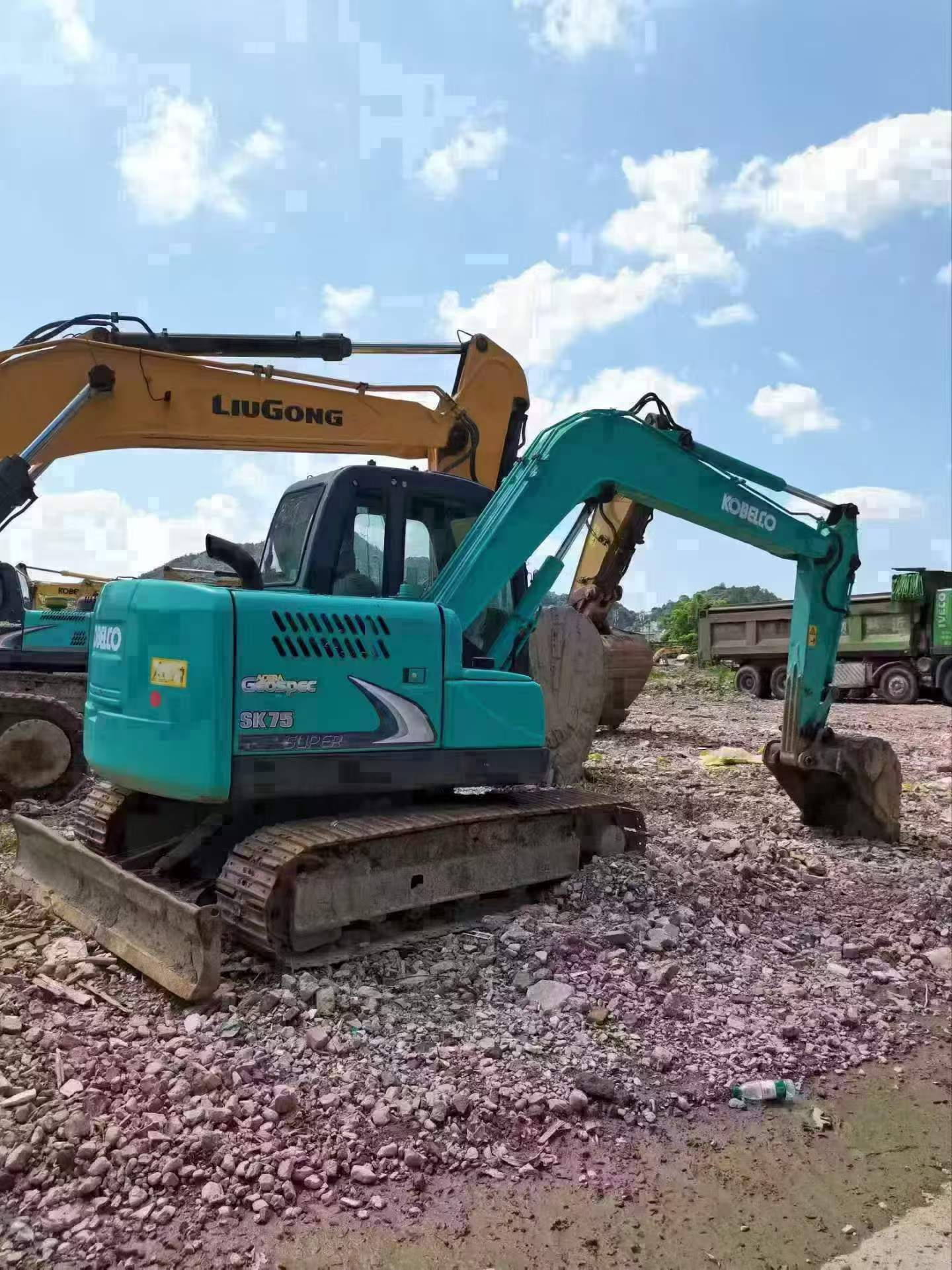 Compre Escavadeira Kobelco SK75 Usada / 2