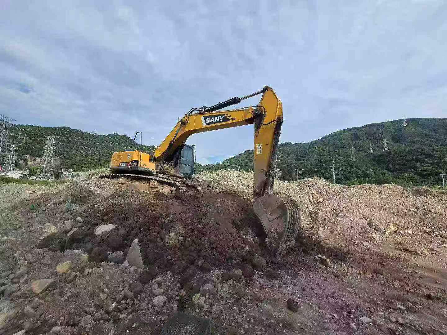 Buy Sany SY205C Used Excavator / 4 Buy Sany SY205C Used Excavator / 4