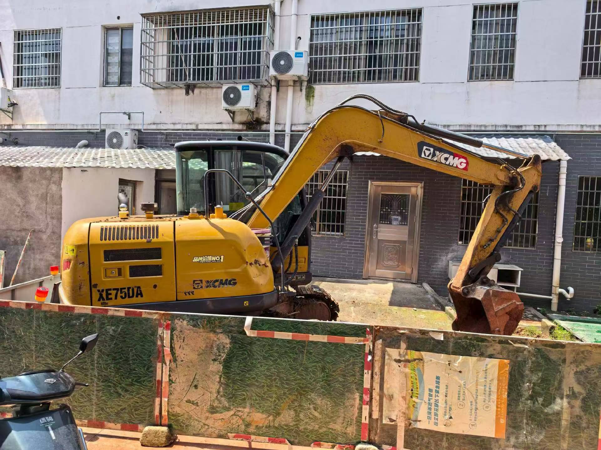 Buy XCMG XE75C Used Excavator / 6