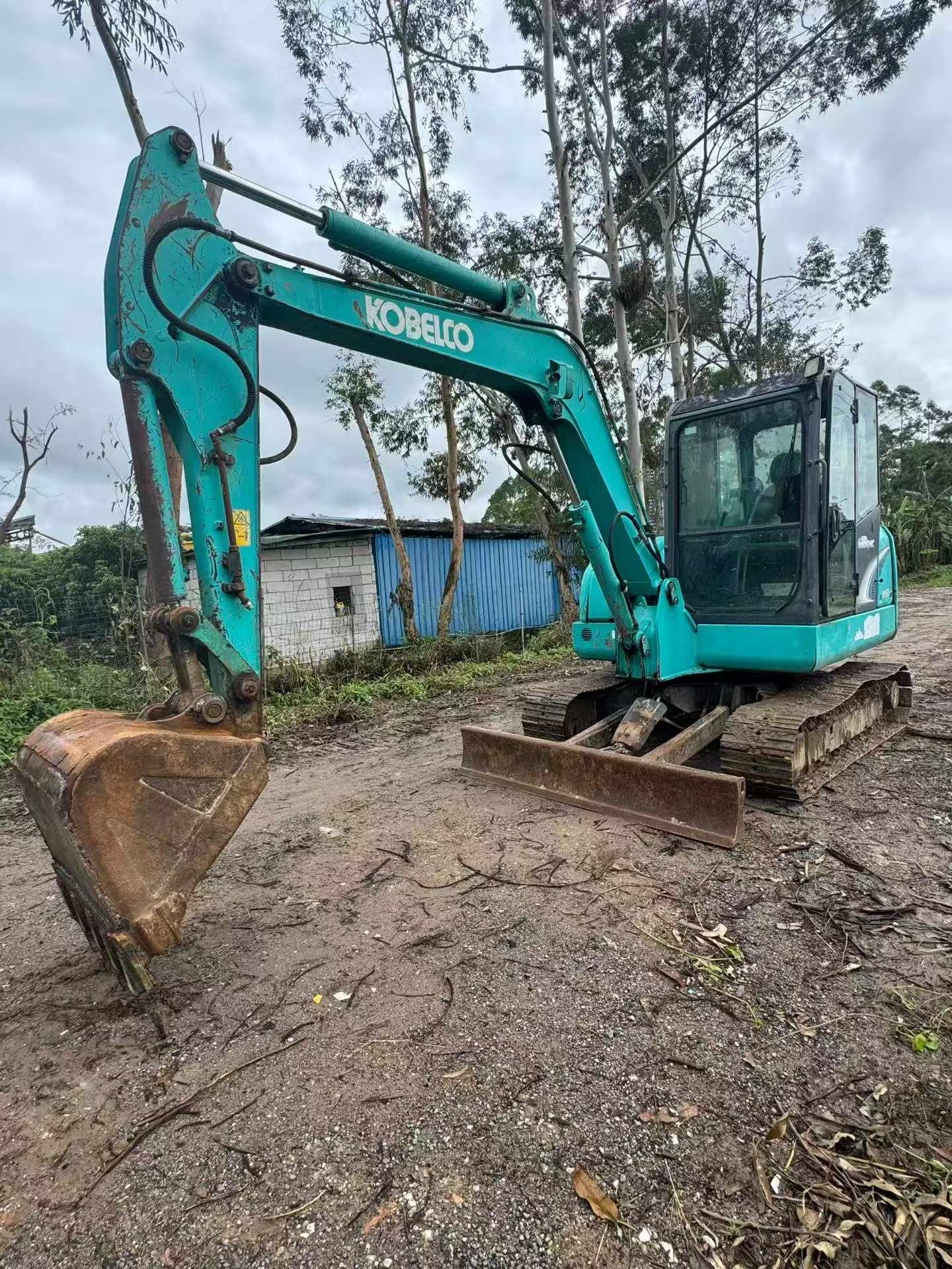 Compre Escavadeira Kobelco SK60 Usada / 2