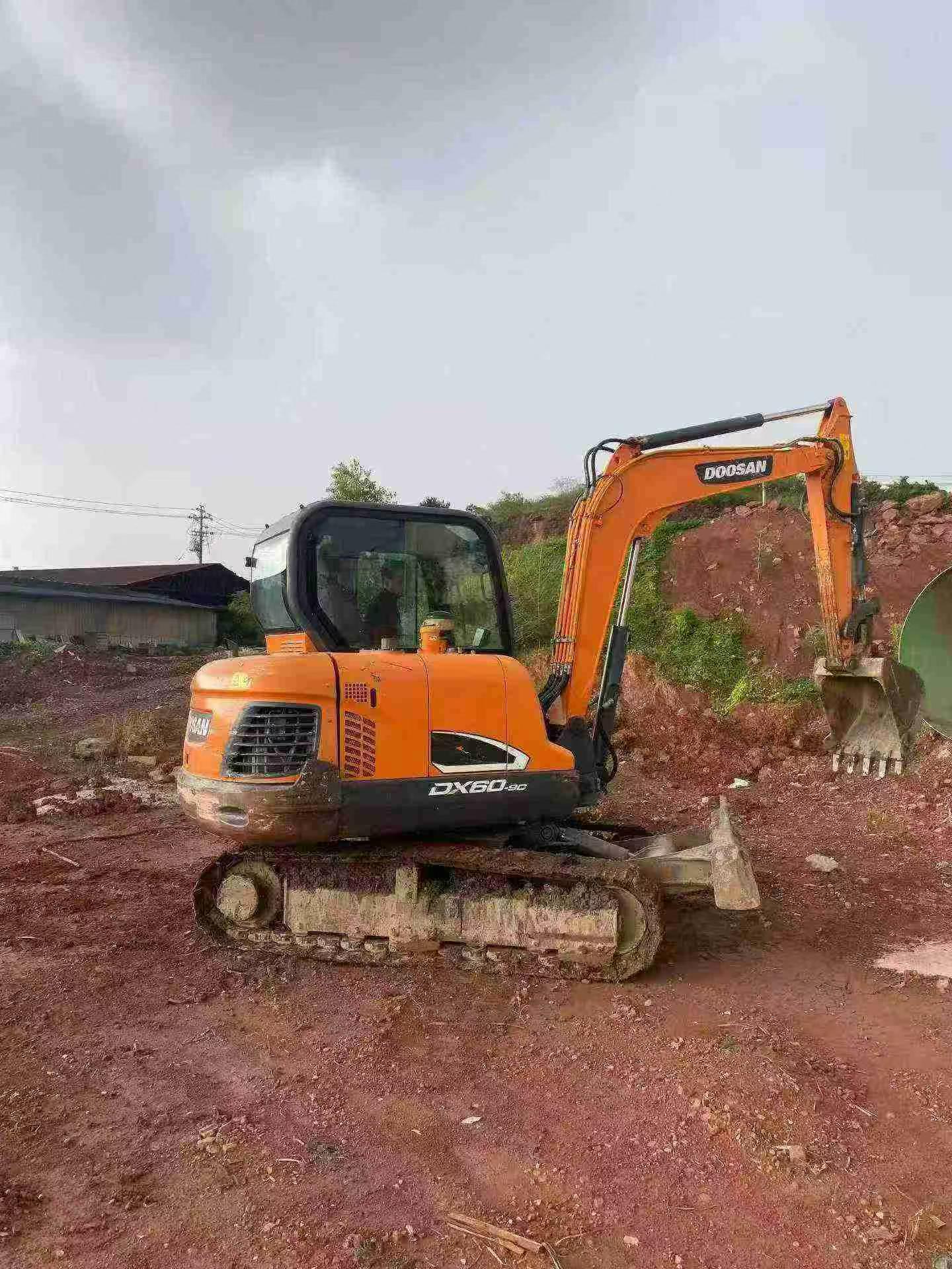 Купить Подержанный Экскаватор Doosan DX55W / 2 Купить Подержанный Экскаватор Doosan DX55W / 2