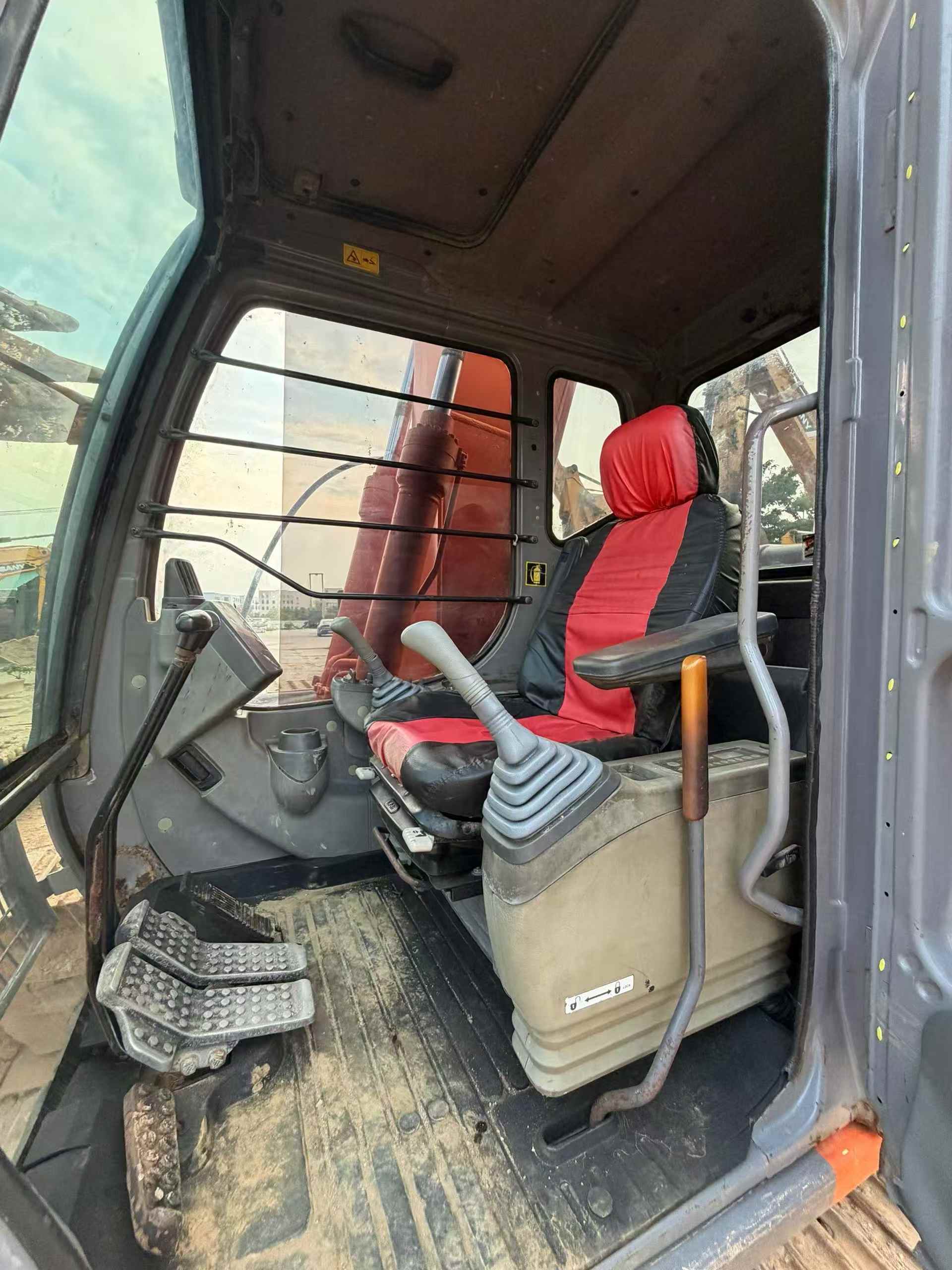 Buy Hitachi EX120-6 Used Excavator / 7